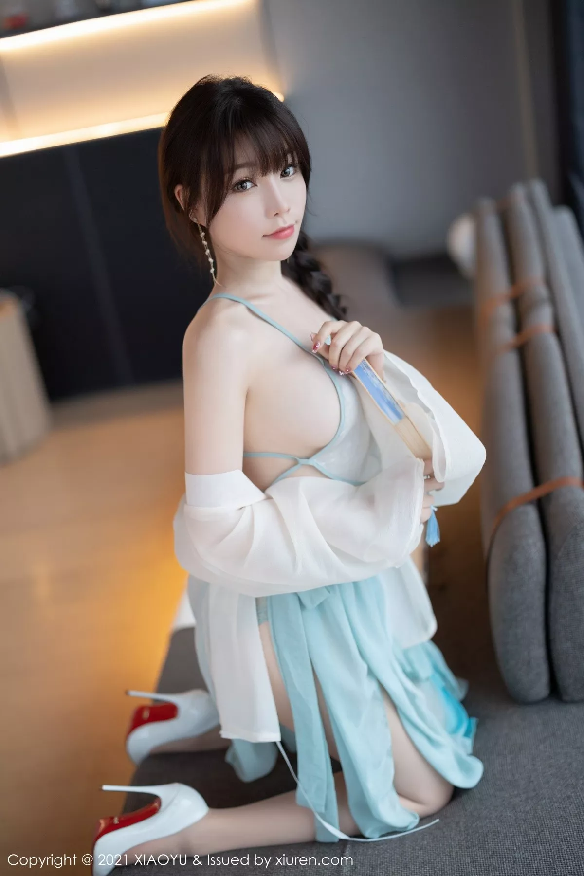 [XiaoYu画语界]Vol.679_女神芝芝Booty私房古韵着装配超薄肉丝半脱露火辣身材诱惑写真95P