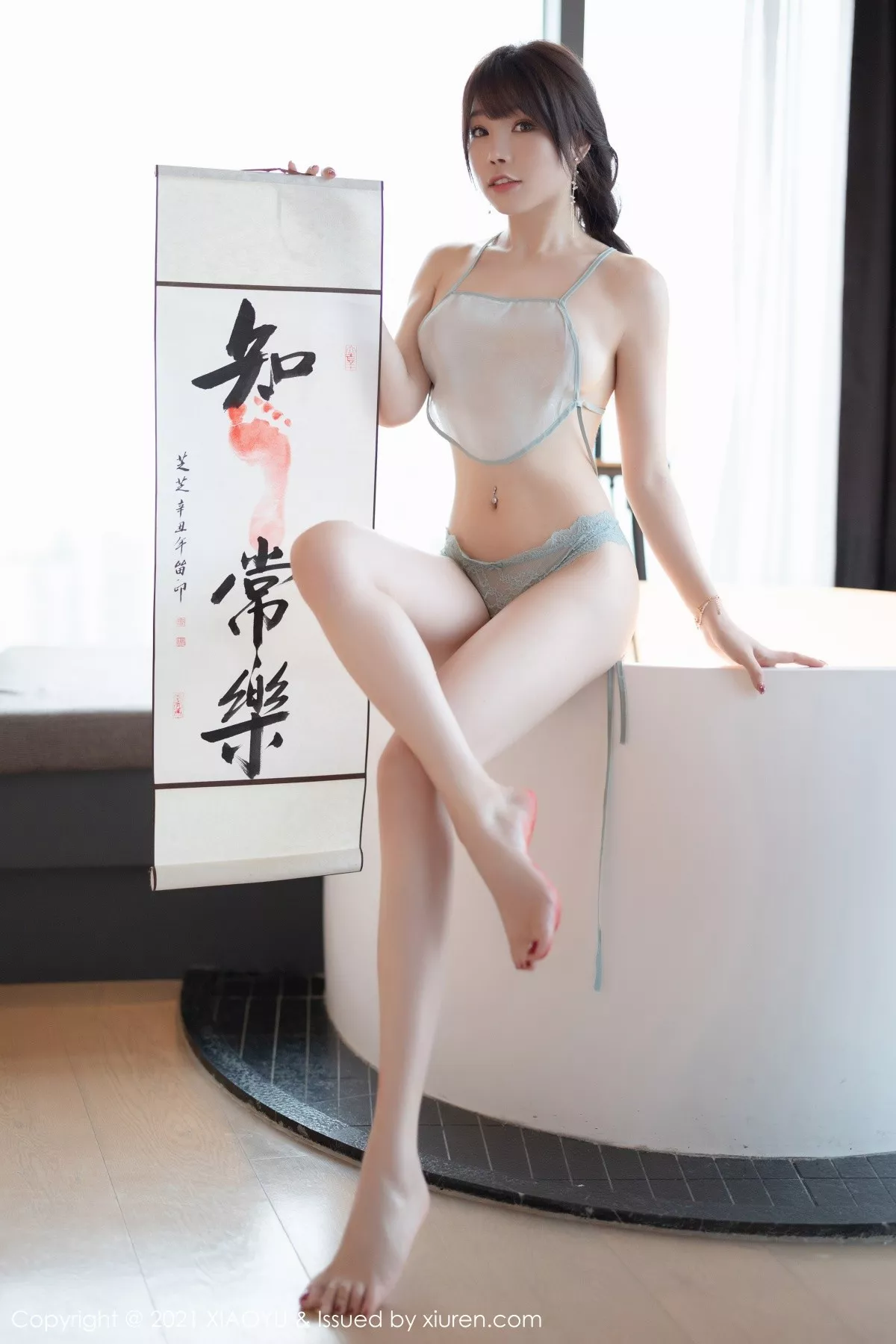 [XiaoYu画语界]Vol.679_女神芝芝Booty私房古韵着装配超薄肉丝半脱露火辣身材诱惑写真95P