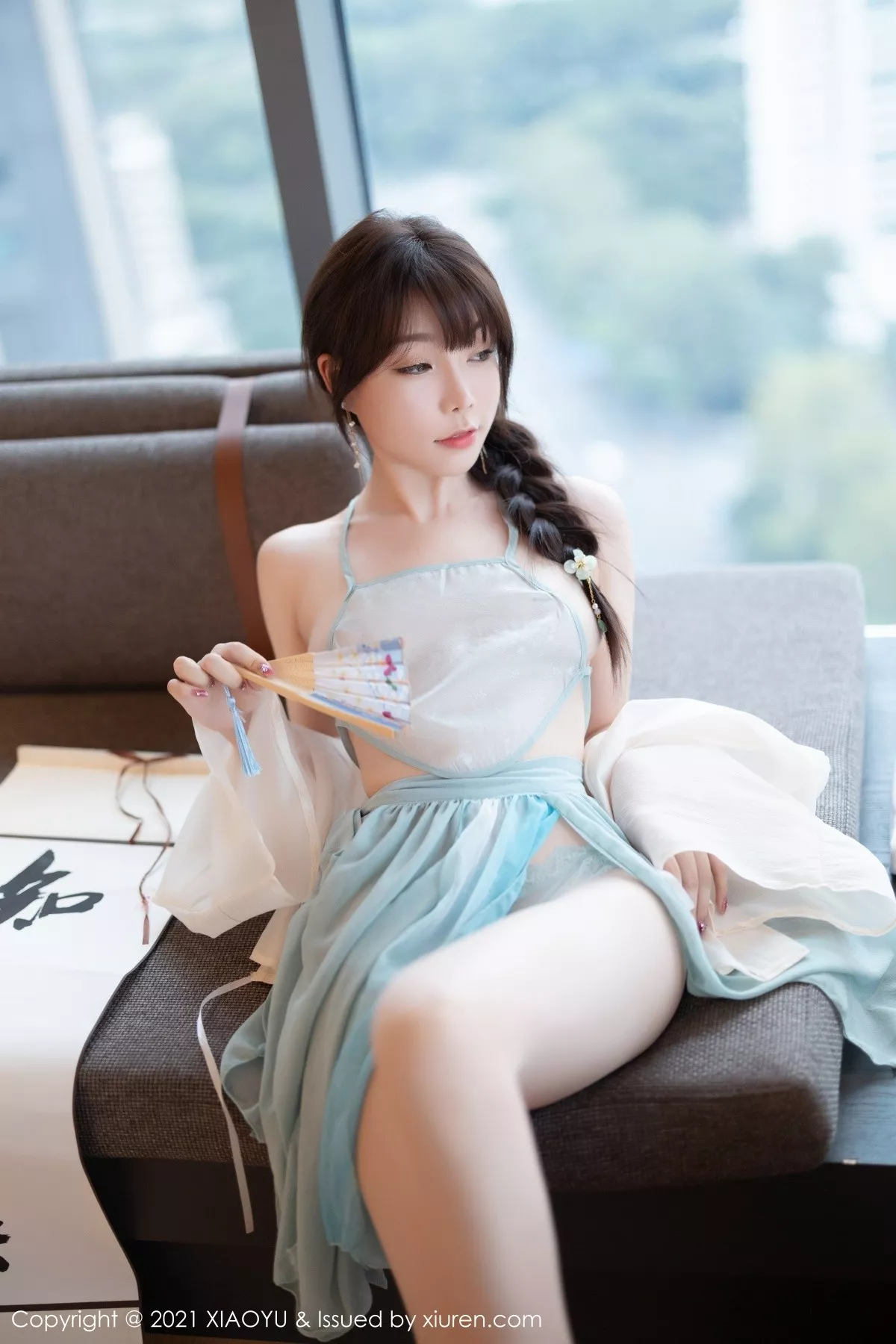 [XiaoYu画语界]Vol.679_女神芝芝Booty私房古韵着装配超薄肉丝半脱露火辣身材诱惑写真95P