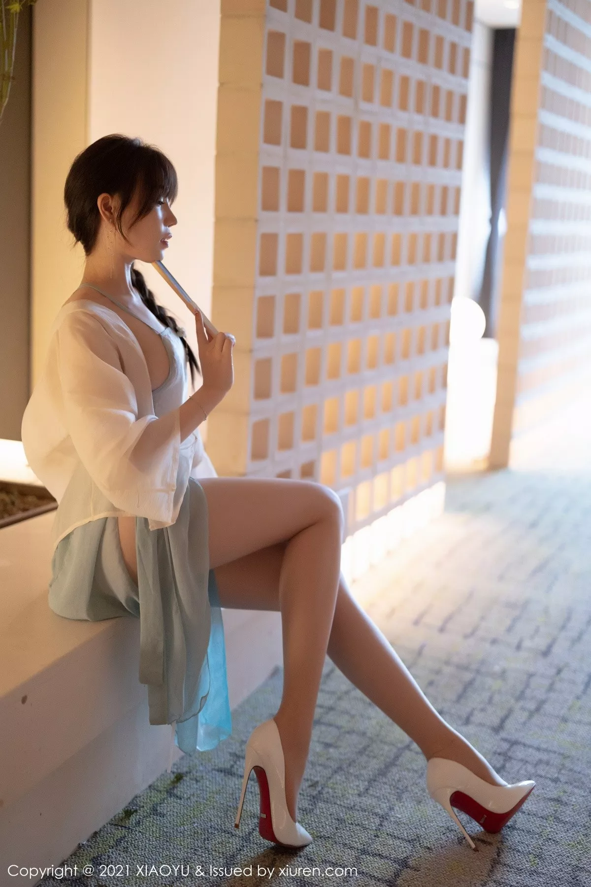 [XiaoYu画语界]Vol.679_女神芝芝Booty私房古韵着装配超薄肉丝半脱露火辣身材诱惑写真95P