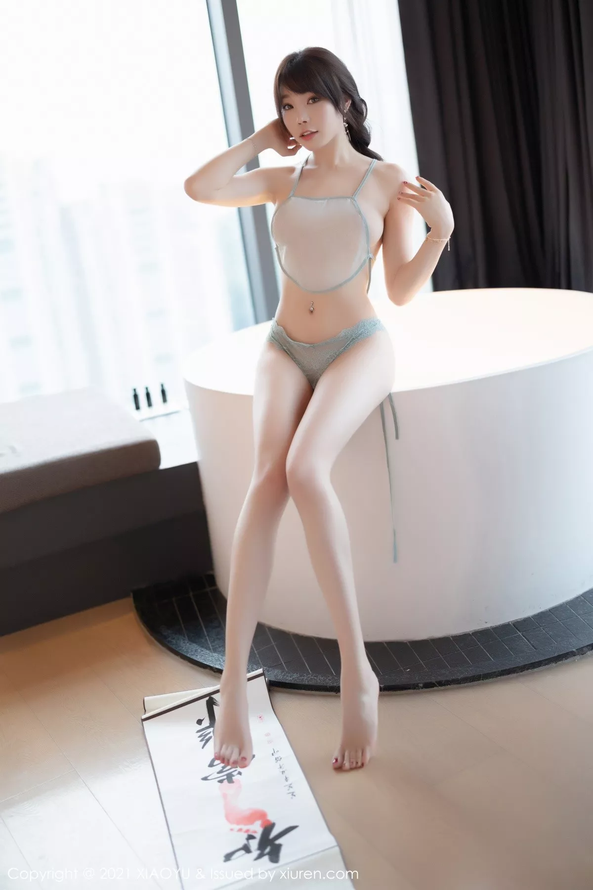 [XiaoYu画语界]Vol.679_女神芝芝Booty私房古韵着装配超薄肉丝半脱露火辣身材诱惑写真95P