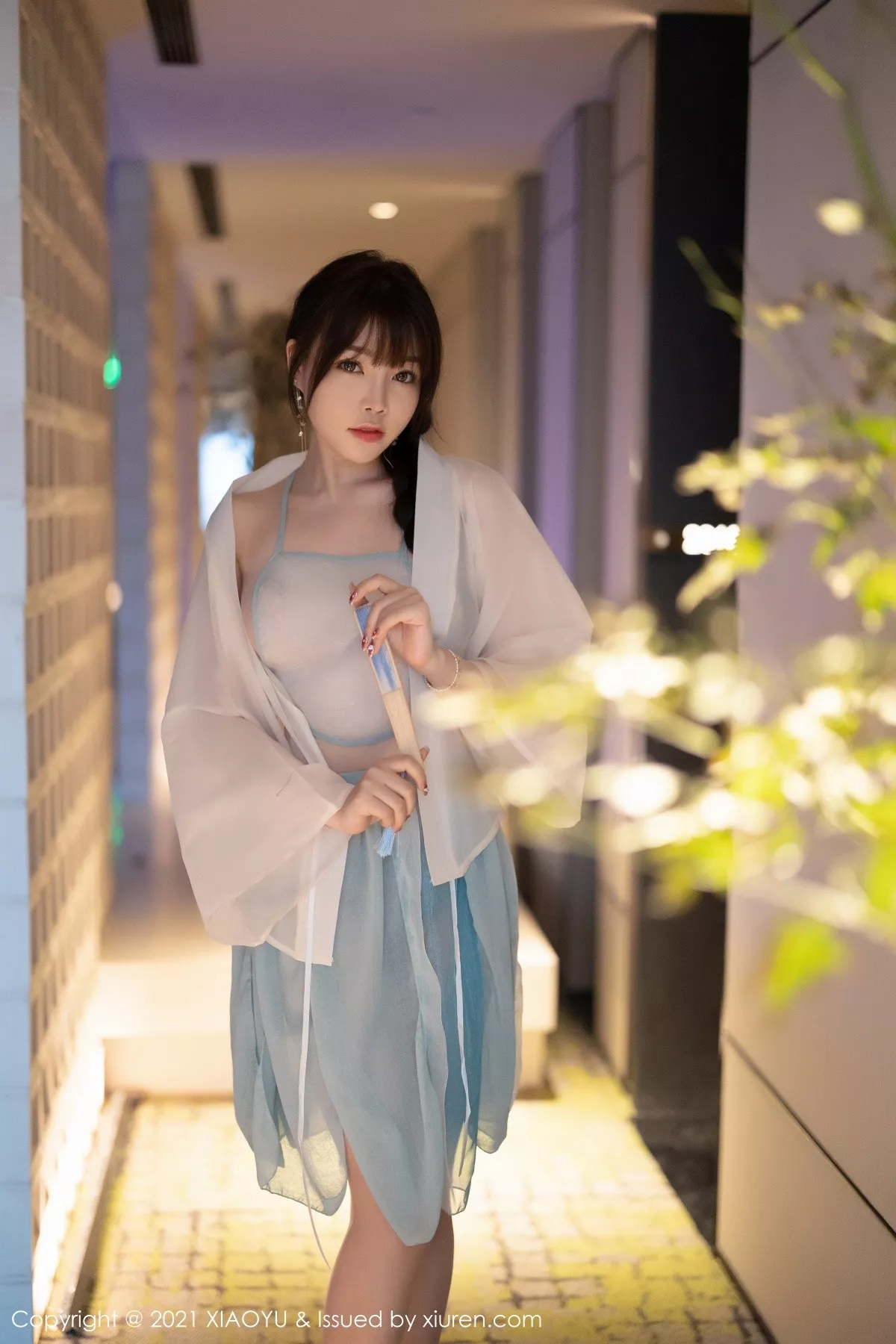[XiaoYu画语界]Vol.679_女神芝芝Booty私房古韵着装配超薄肉丝半脱露火辣身材诱惑写真95P