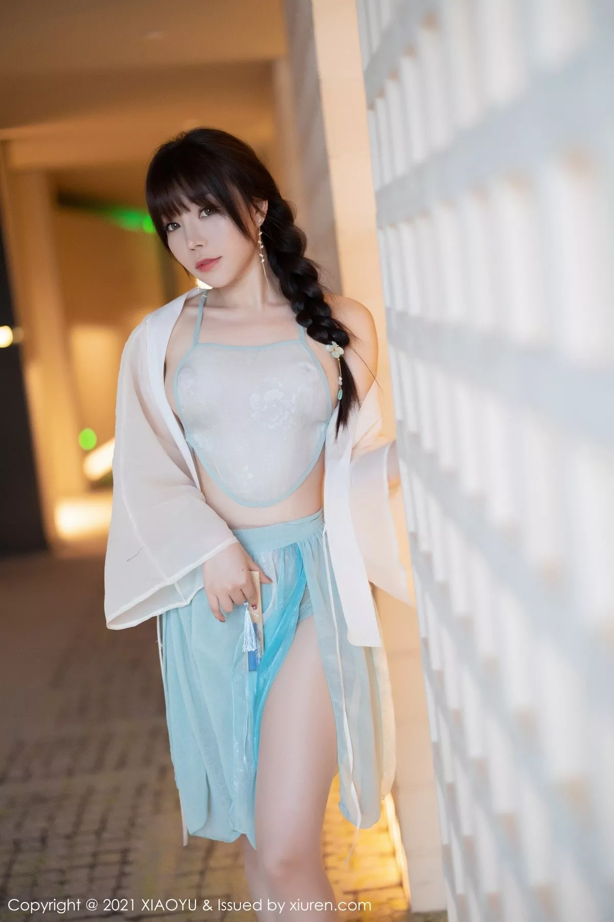 [XiaoYu画语界]Vol.679_女神芝芝Booty私房古韵着装配超薄肉丝半脱露火辣身材诱惑写真95P