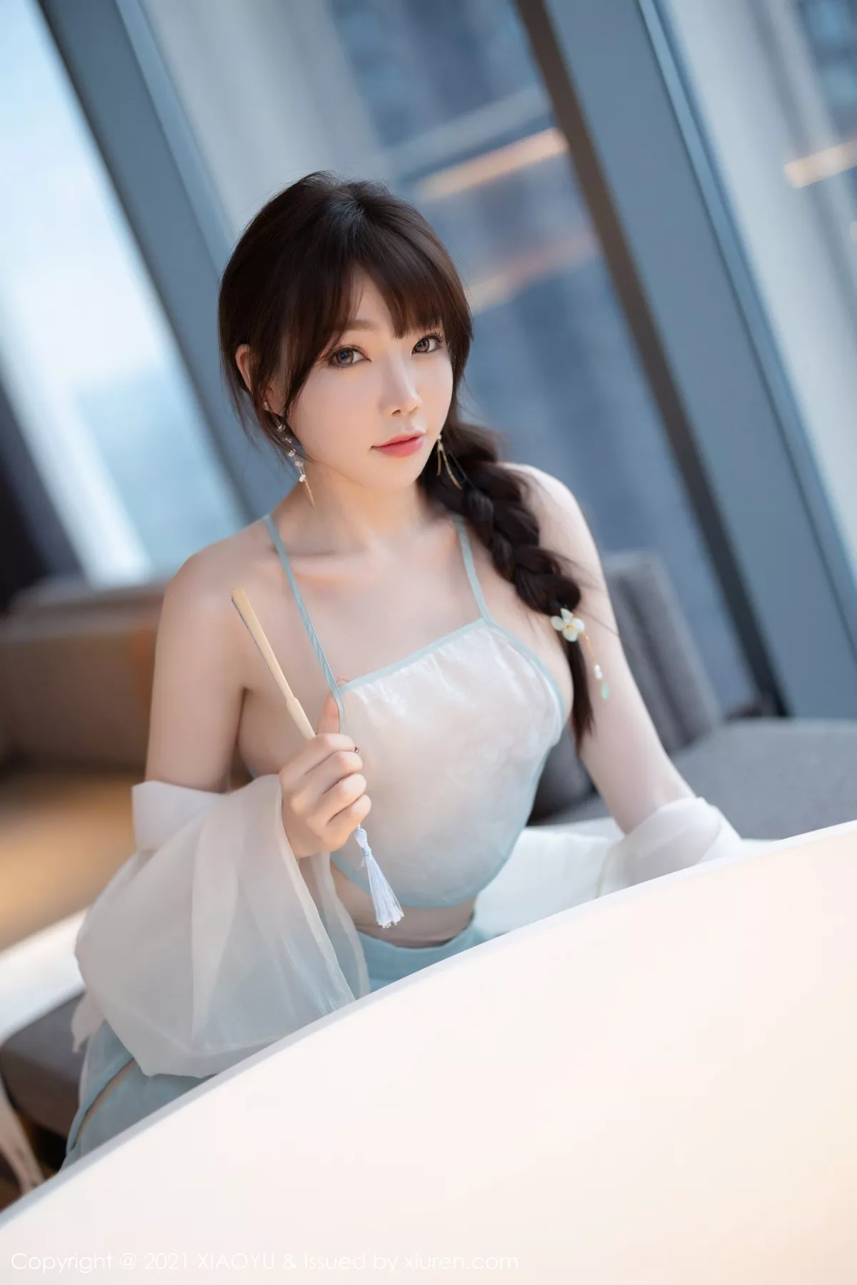 [XiaoYu画语界]Vol.679_女神芝芝Booty私房古韵着装配超薄肉丝半脱露火辣身材诱惑写真95P