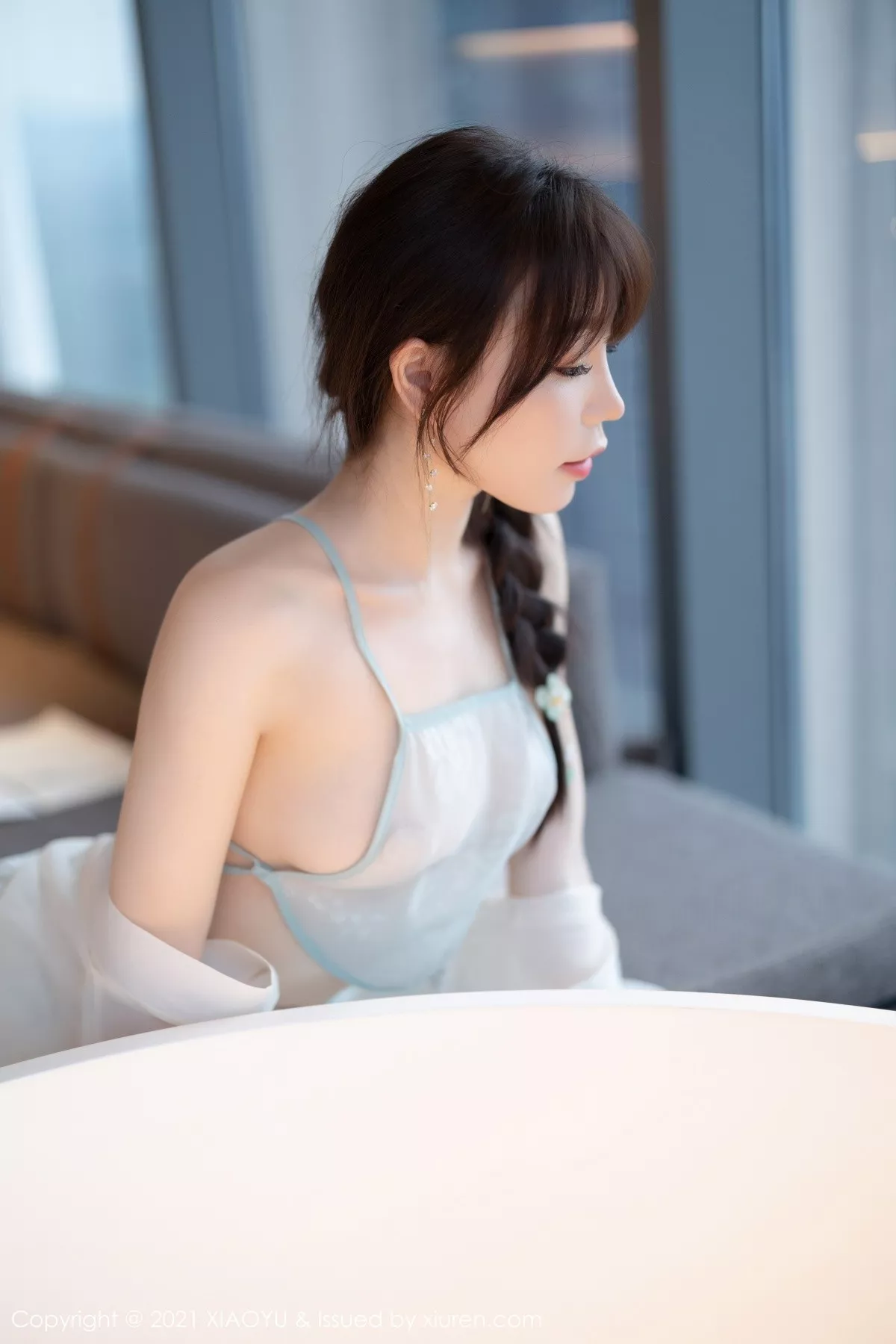 [XiaoYu画语界]Vol.679_女神芝芝Booty私房古韵着装配超薄肉丝半脱露火辣身材诱惑写真95P