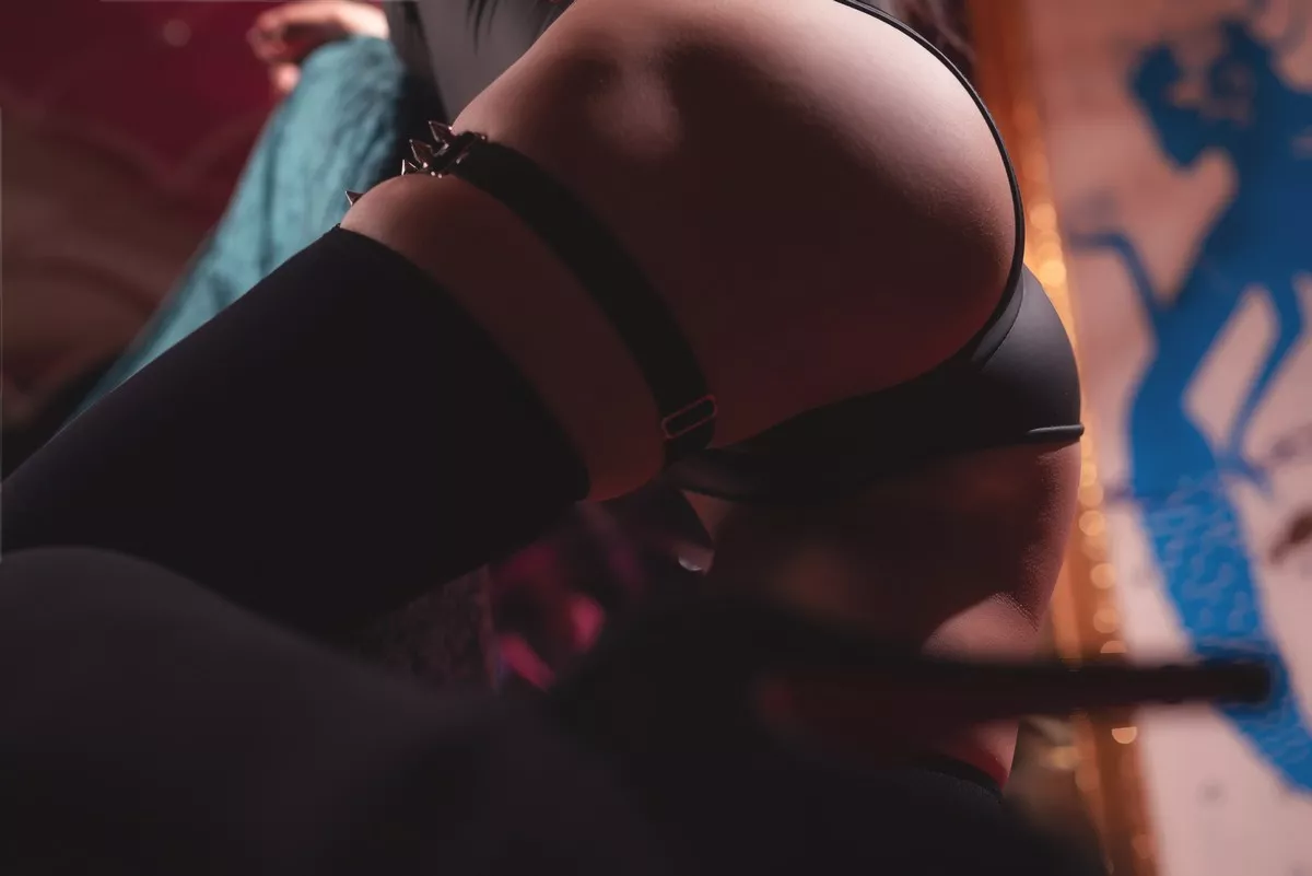 微博红人Coser婴紫透明短T主题私房性感低胸连体衣+半撩露豪乳胶带遮点诱惑写真36P
