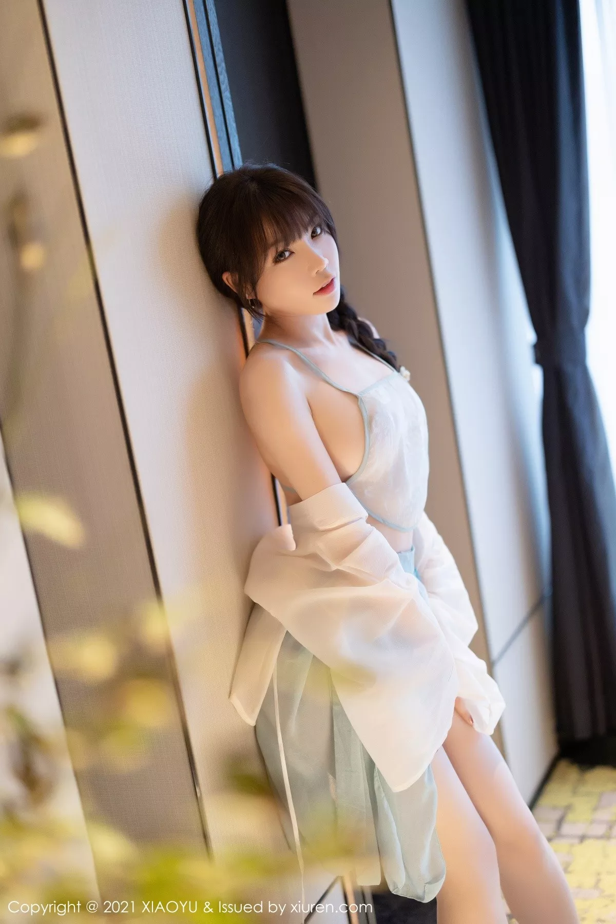 [XiaoYu画语界]Vol.679_女神芝芝Booty私房古韵着装配超薄肉丝半脱露火辣身材诱惑写真95P