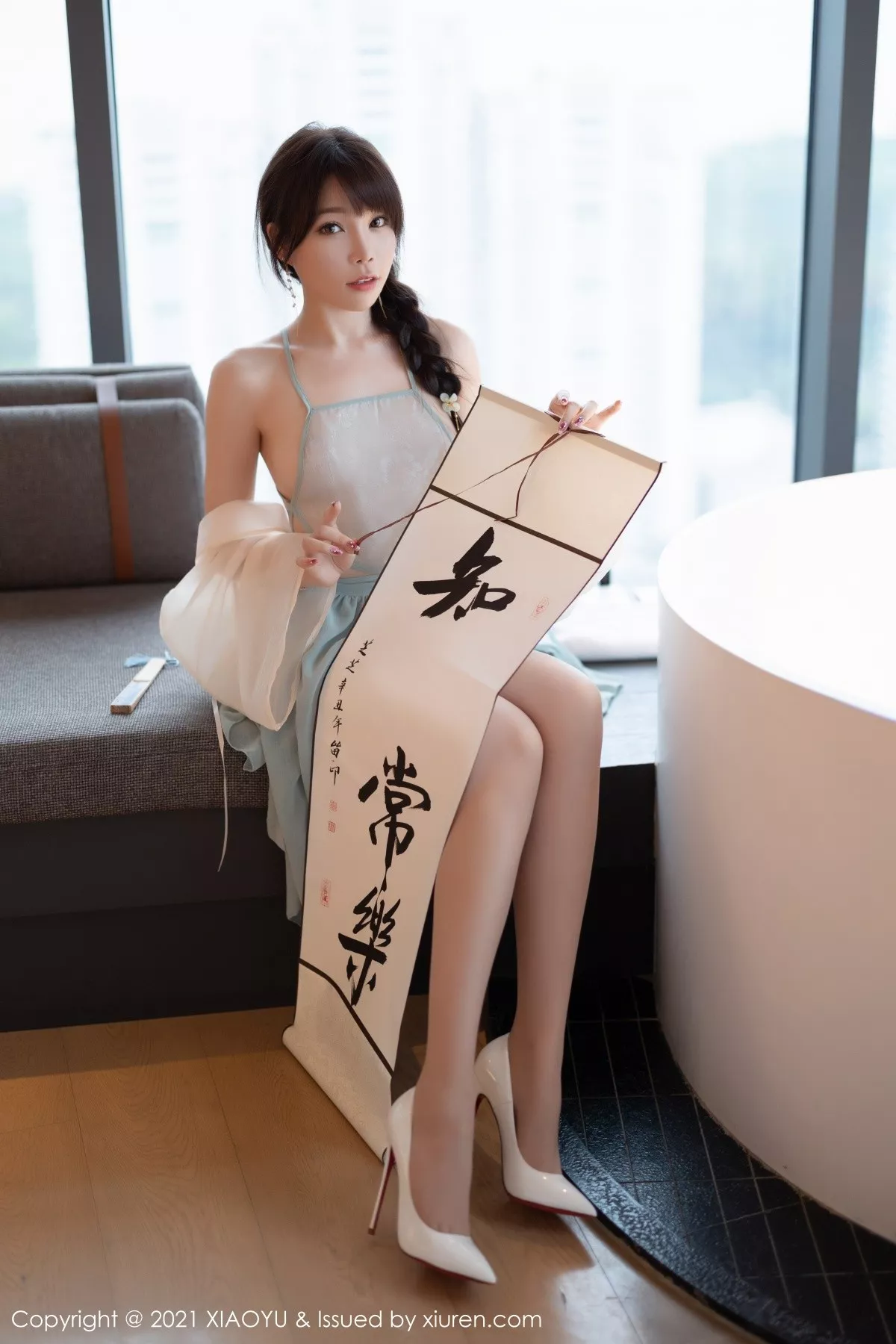 [XiaoYu画语界]Vol.679_女神芝芝Booty私房古韵着装配超薄肉丝半脱露火辣身材诱惑写真95P