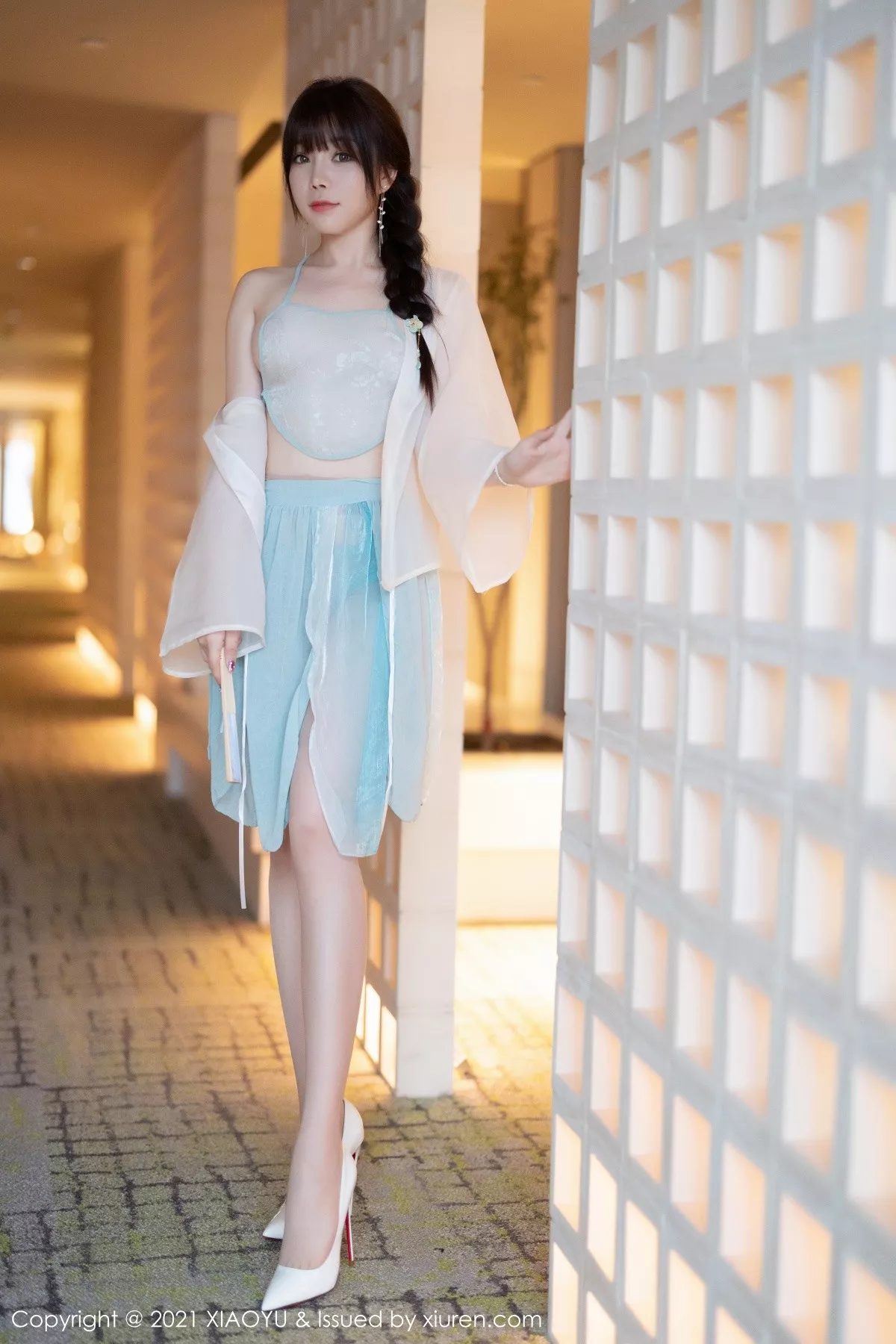 [XiaoYu画语界]Vol.679_女神芝芝Booty私房古韵着装配超薄肉丝半脱露火辣身材诱惑写真95P