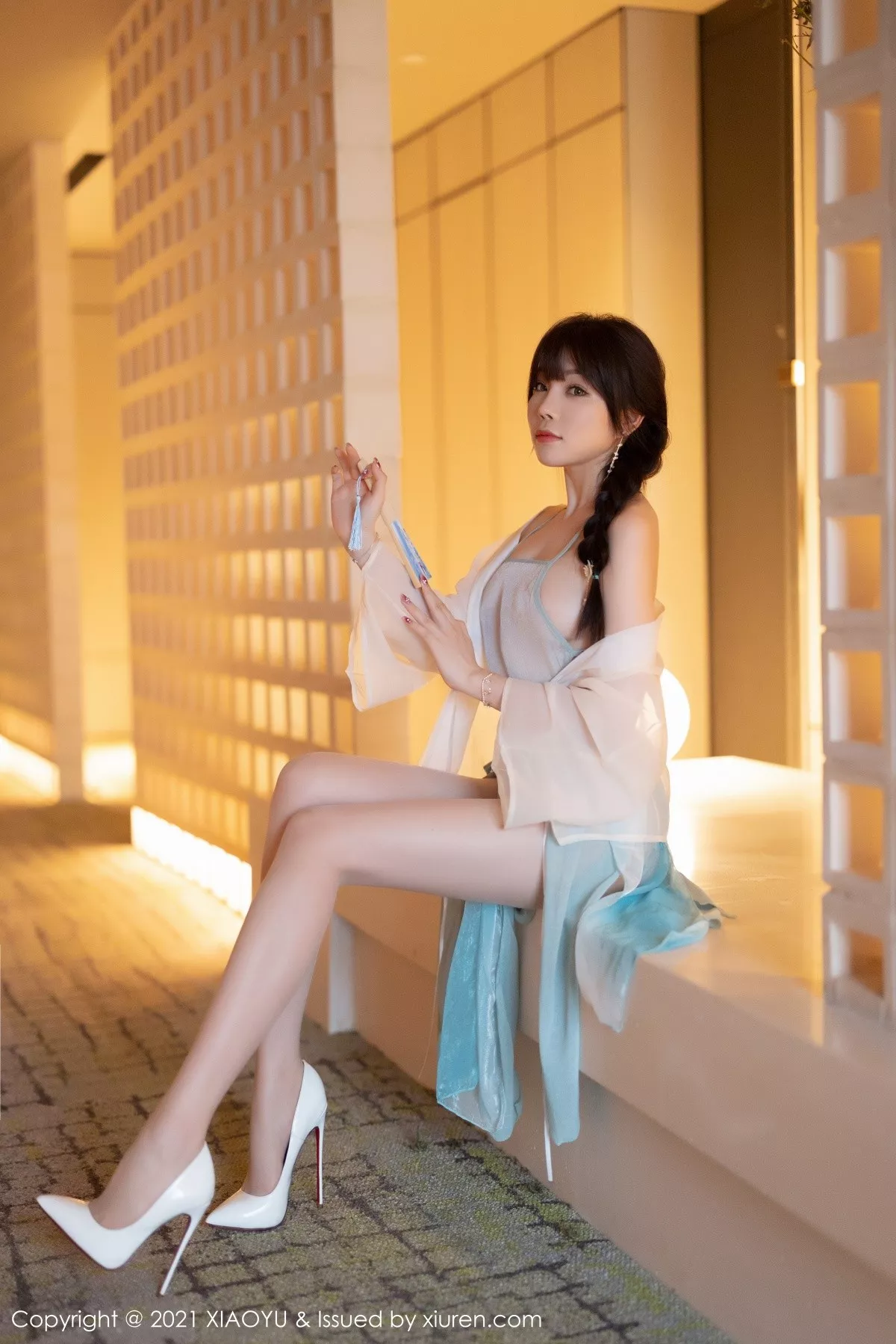 [XiaoYu画语界]Vol.679_女神芝芝Booty私房古韵着装配超薄肉丝半脱露火辣身材诱惑写真95P