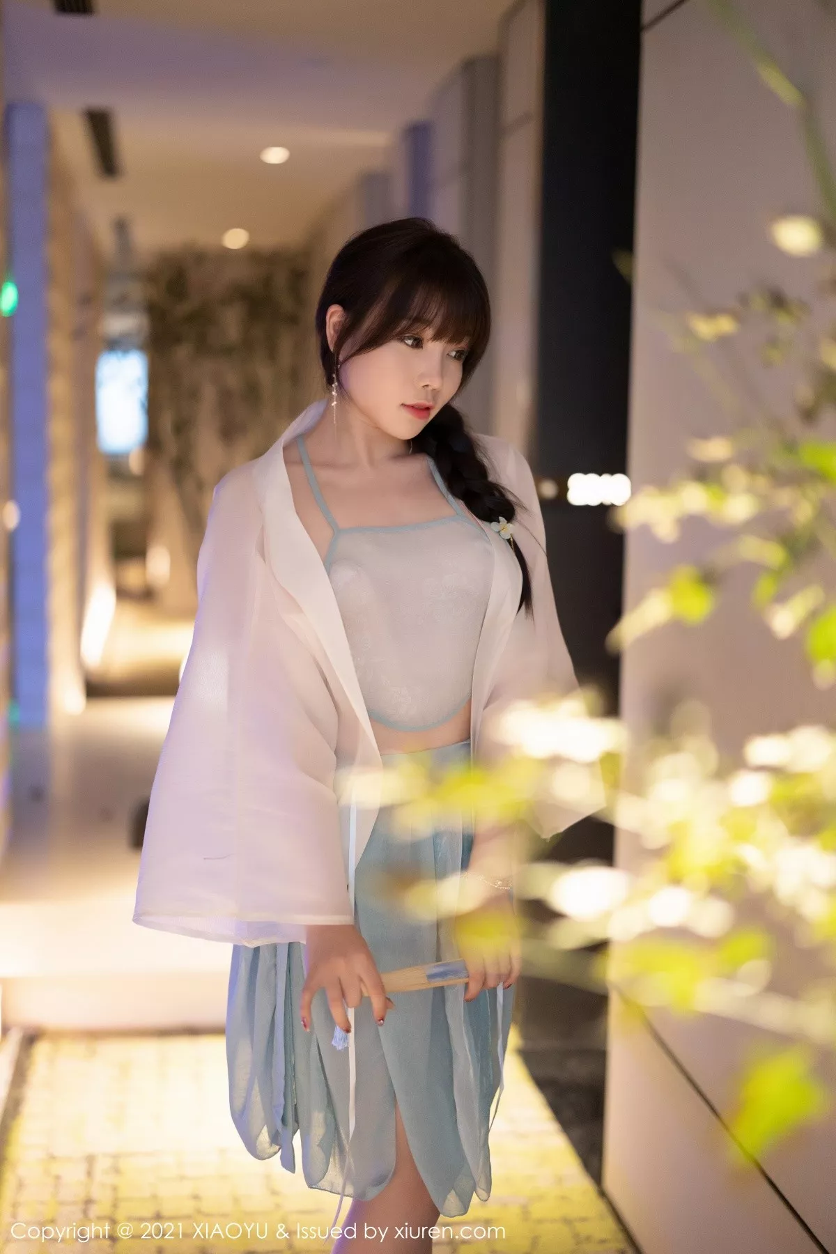 [XiaoYu画语界]Vol.679_女神芝芝Booty私房古韵着装配超薄肉丝半脱露火辣身材诱惑写真95P