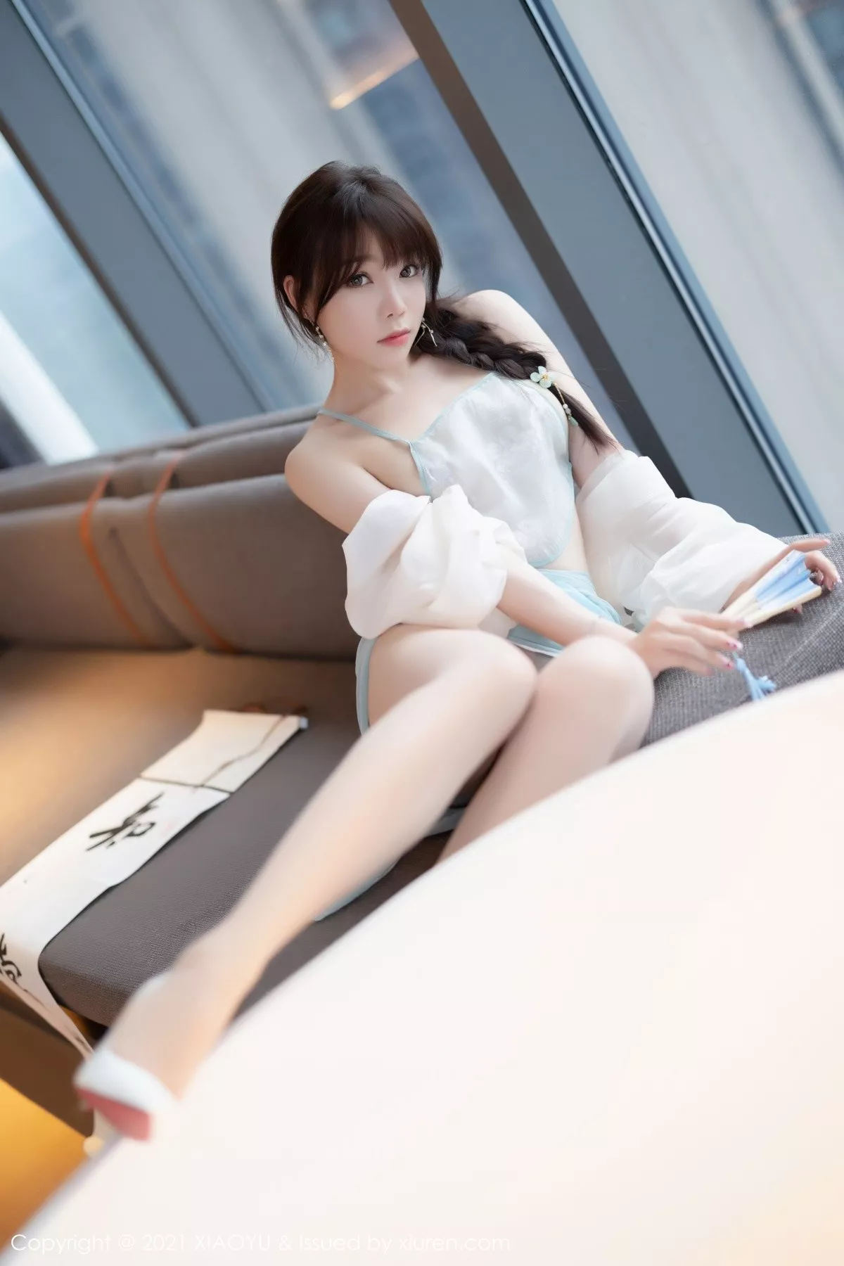 [XiaoYu画语界]Vol.679_女神芝芝Booty私房古韵着装配超薄肉丝半脱露火辣身材诱惑写真95P