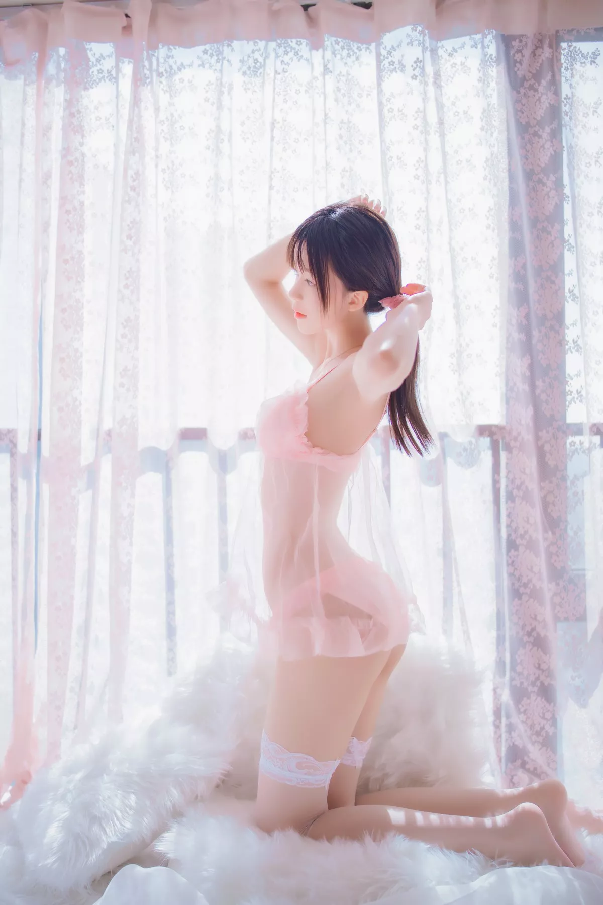 网络美女桜桃喵初恋的感觉主题私房床上性感粉色薄纱睡衣配蕾丝袜诱惑写真69P