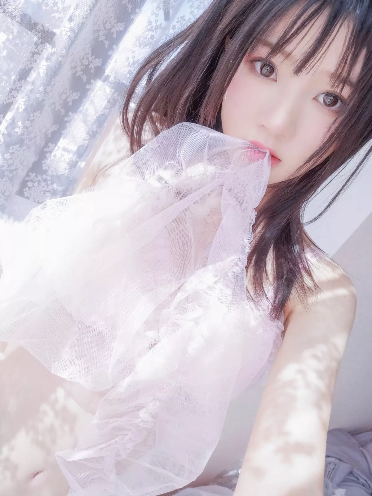 网络美女桜桃喵初恋的感觉主题私房床上性感粉色薄纱睡衣配蕾丝袜诱惑写真69P