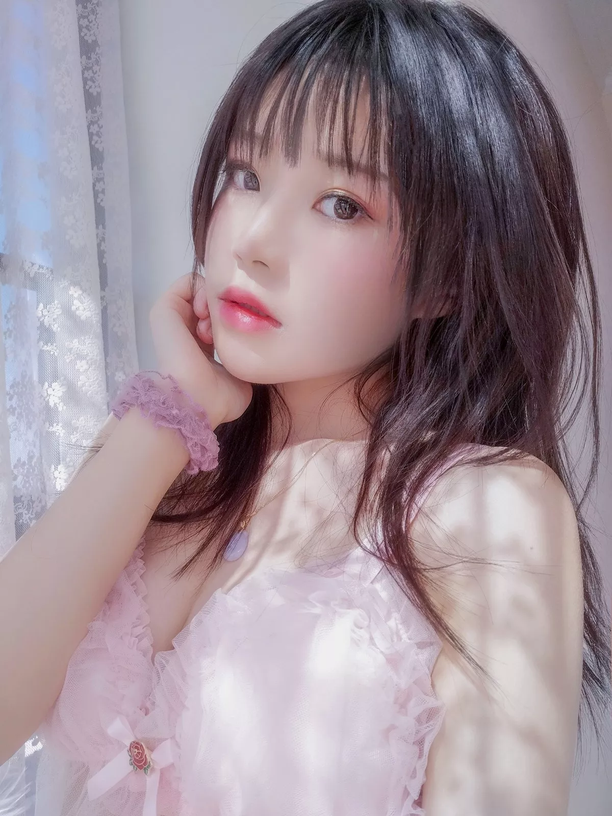 网络美女桜桃喵初恋的感觉主题私房床上性感粉色薄纱睡衣配蕾丝袜诱惑写真69P