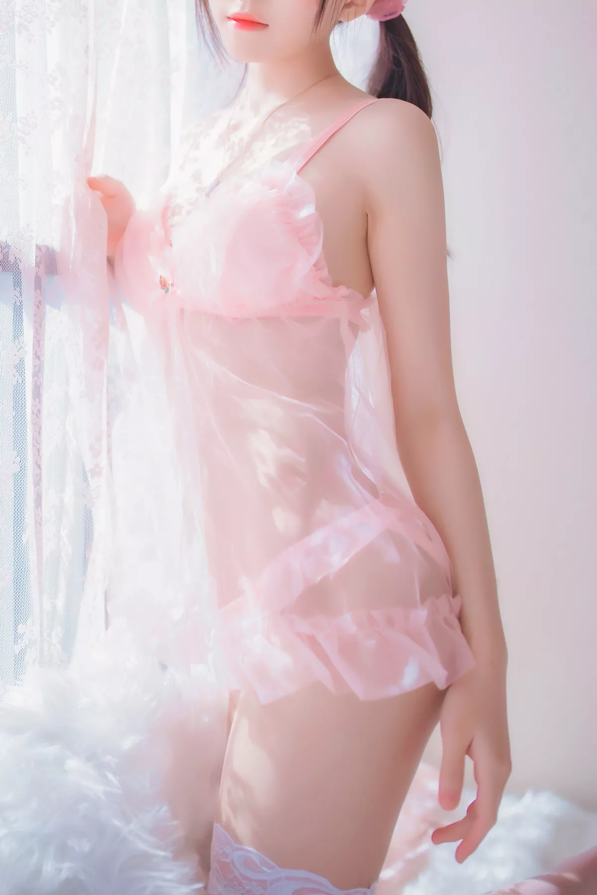 网络美女桜桃喵初恋的感觉主题私房床上性感粉色薄纱睡衣配蕾丝袜诱惑写真69P