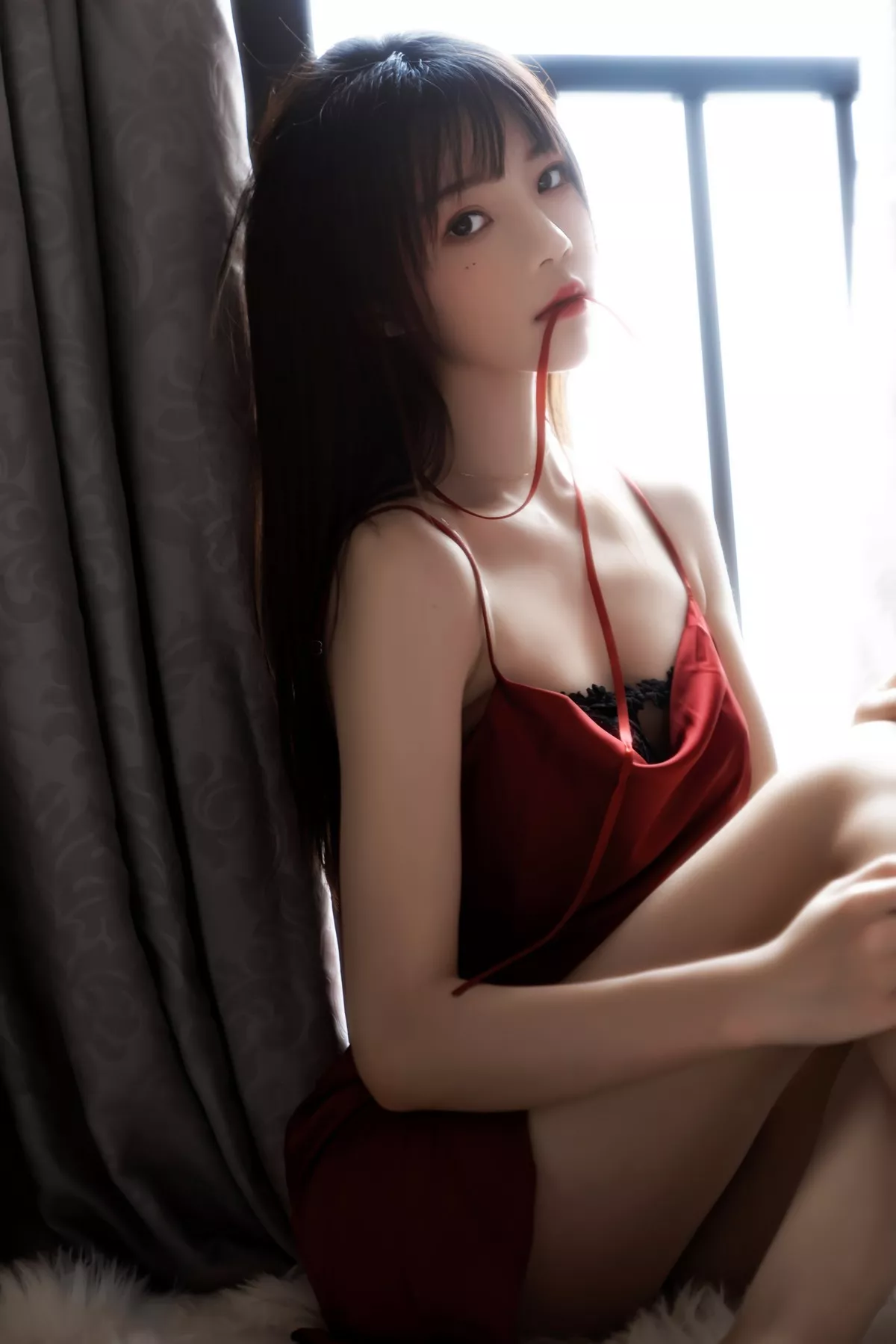 网络美女桜桃喵千丝万缕的红主题私房性感红色吊裙半撩露黑色蕾丝内衣诱惑写真69P