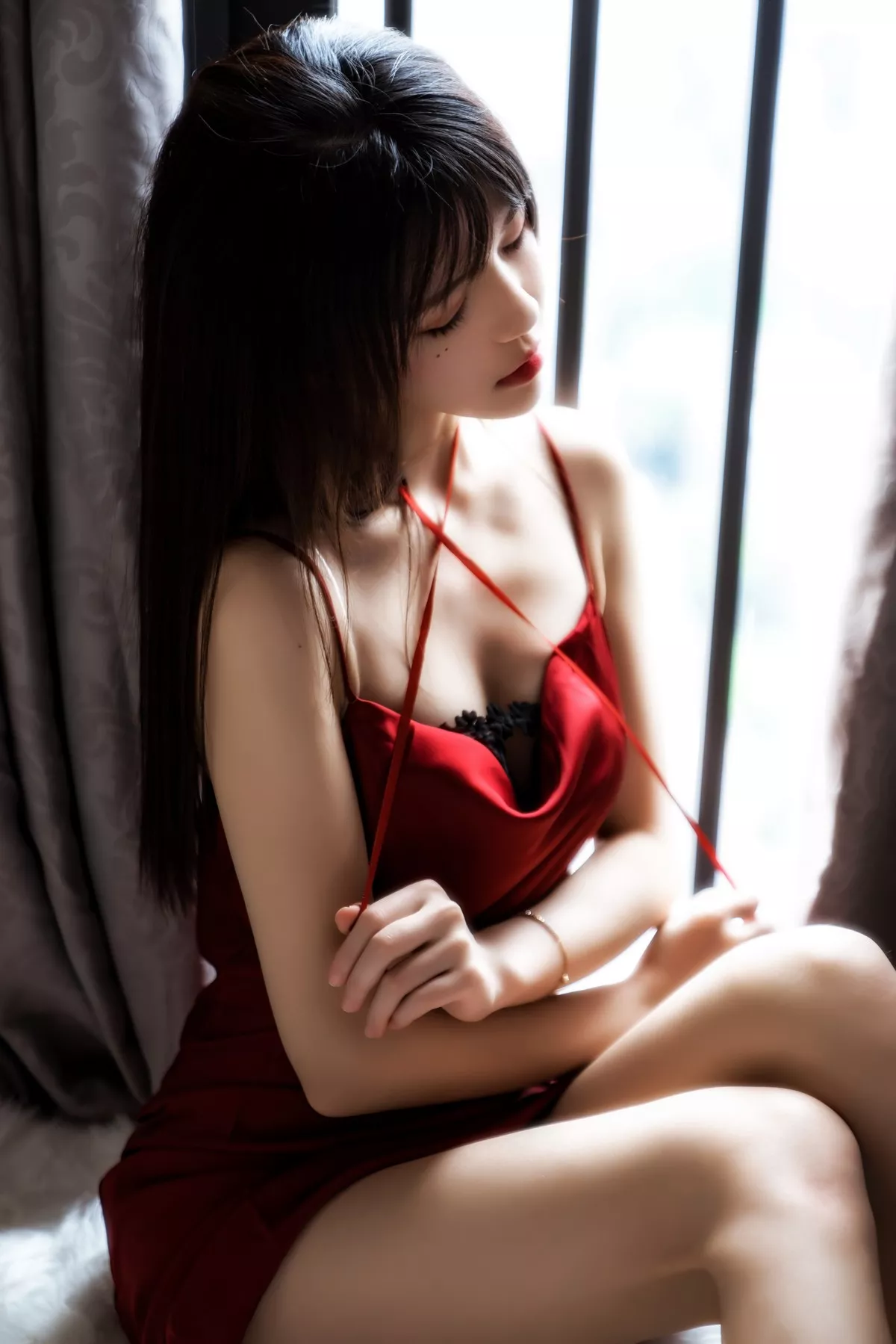网络美女桜桃喵千丝万缕的红主题私房性感红色吊裙半撩露黑色蕾丝内衣诱惑写真69P