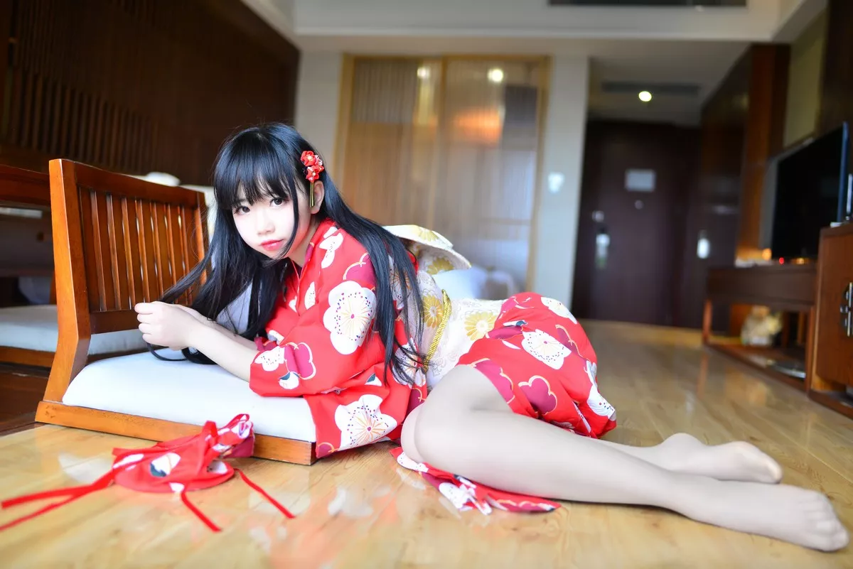 Coser小姐姐雪琪浴衣+睡衣主题私房性感红色和服加白色睡衣秀完美身材诱惑写真25P