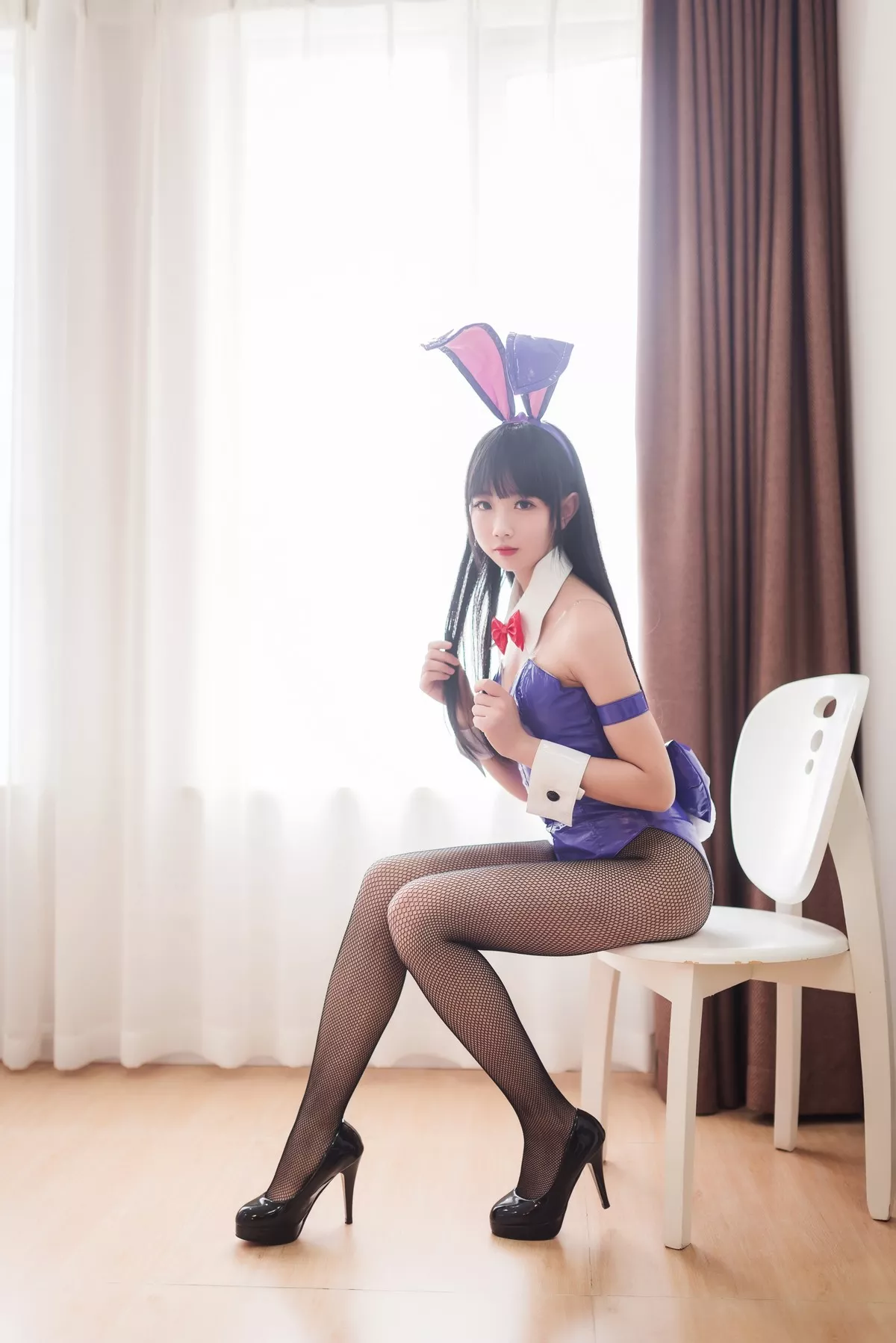 Coser小姐姐雪琪兔女郎主题私房皮质高叉连体衣配黑丝网袜秀翘臀美腿诱惑写真58P