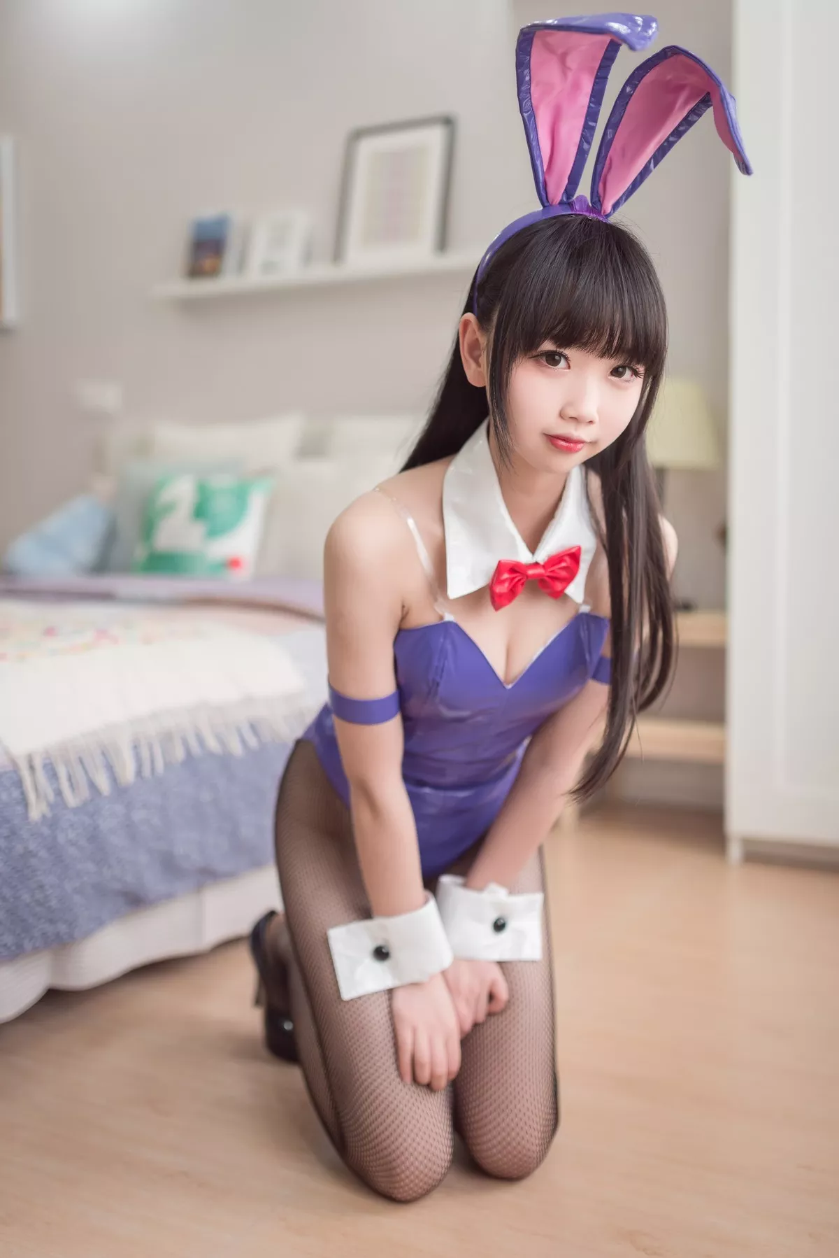 Coser小姐姐雪琪兔女郎主题私房皮质高叉连体衣配黑丝网袜秀翘臀美腿诱惑写真58P