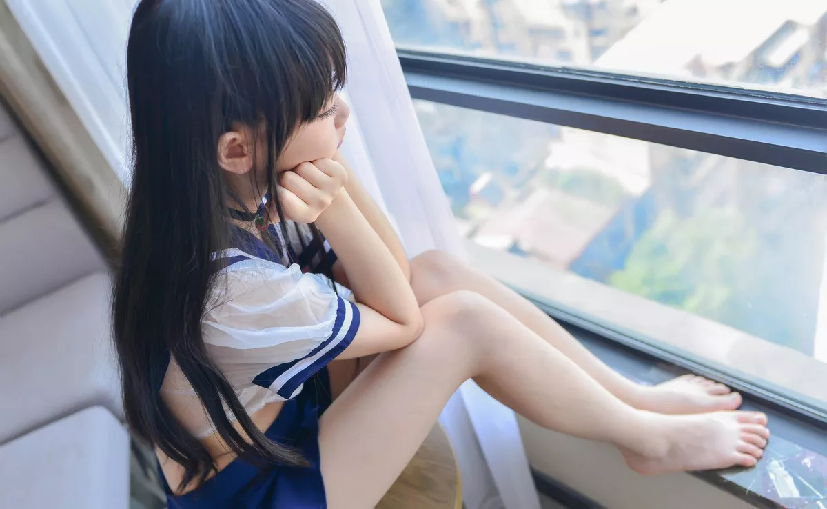Coser小姐姐雪琪透明JK制服主题私房沙发薄透制服秀豪乳胶带遮点极致诱惑写真20P
