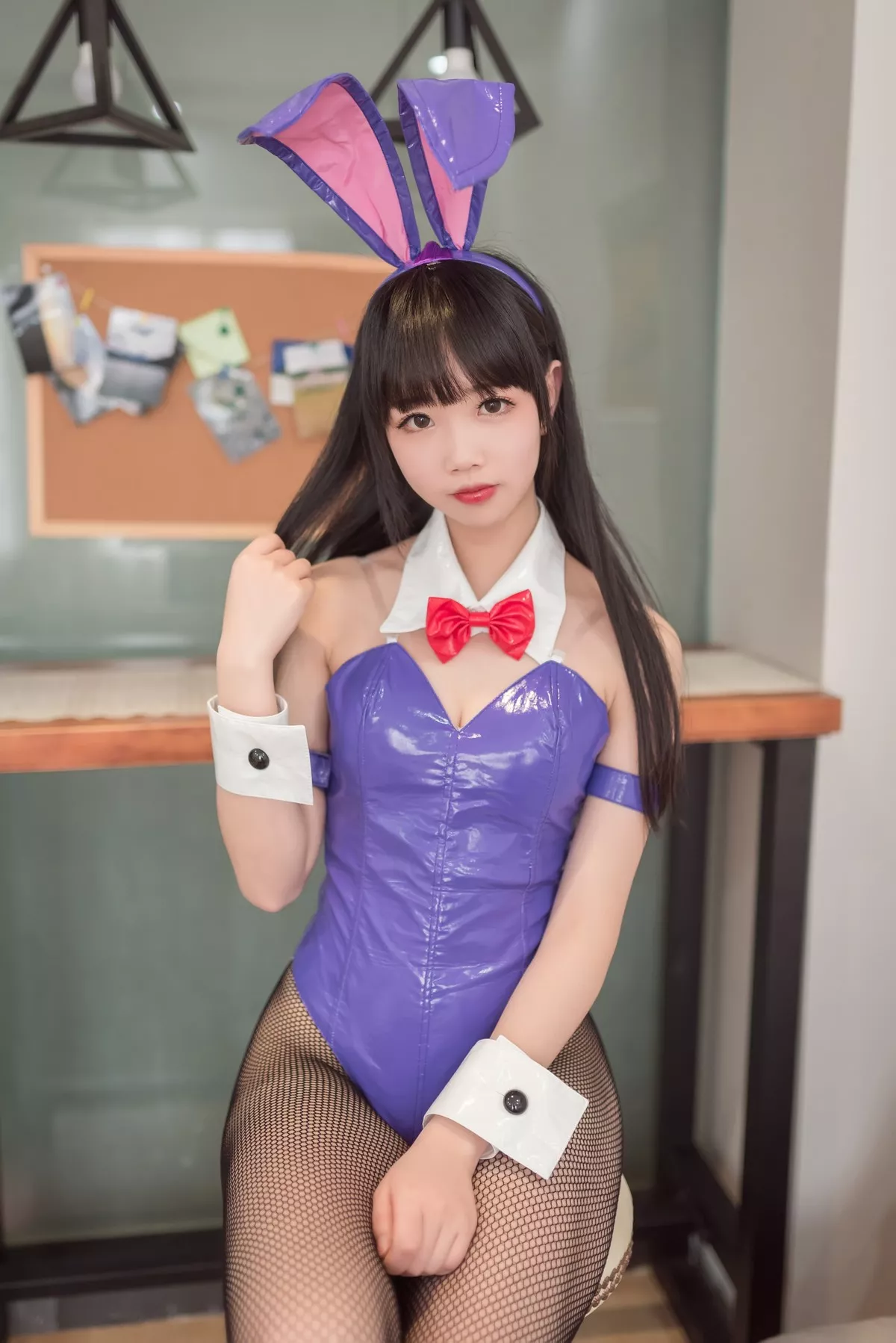 Coser小姐姐雪琪兔女郎主题私房皮质高叉连体衣配黑丝网袜秀翘臀美腿诱惑写真58P