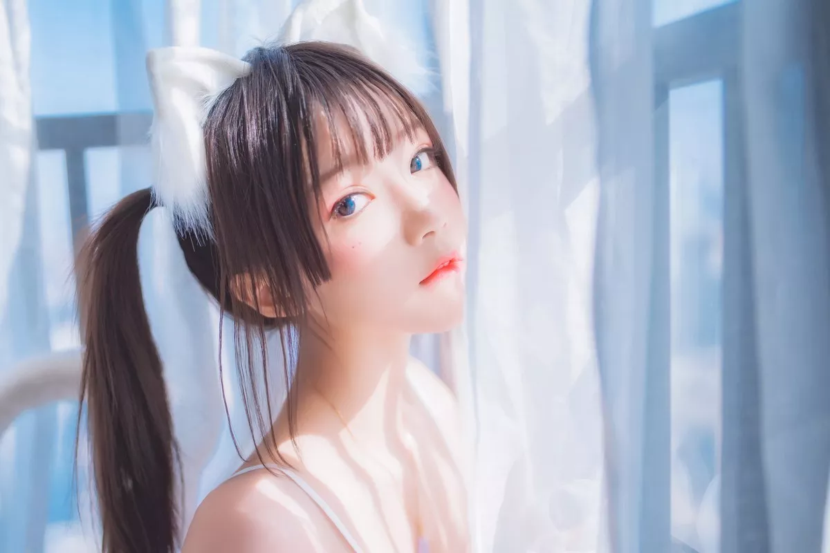 网络美女桜桃喵一只恋爱主题私房性感内衣配白色蕾丝网袜秀翘臀美腿诱惑写真44P