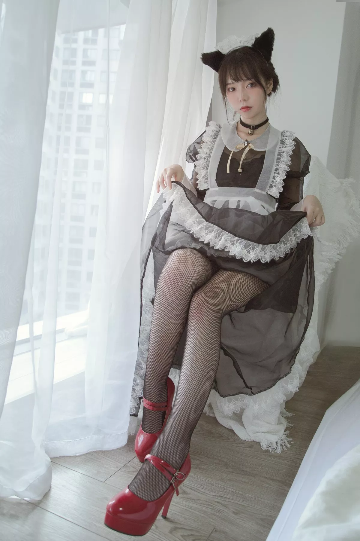 微博妹子Fushii_海堂黑白女仆主题私房薄透女仆装配黑丝网袜秀美腿撩人诱惑写真30P