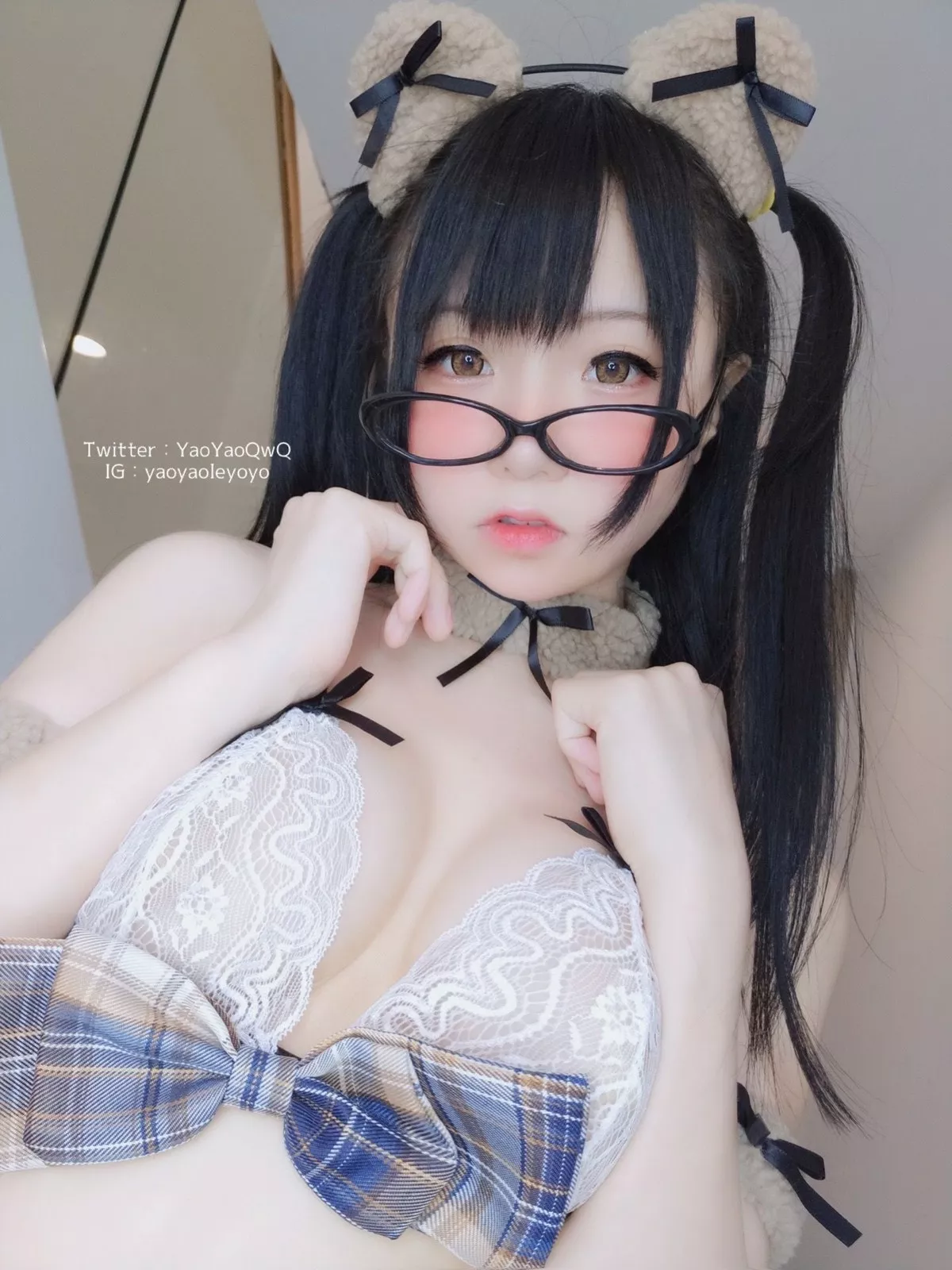 萌妹子Coser摇摇乐yoyo请温柔一点主题私房超短裙下性感丁字裤撩人诱惑写真59P