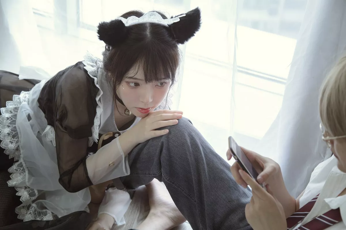 微博妹子Fushii_海堂黑白女仆主题私房薄透女仆装配黑丝网袜秀美腿撩人诱惑写真30P