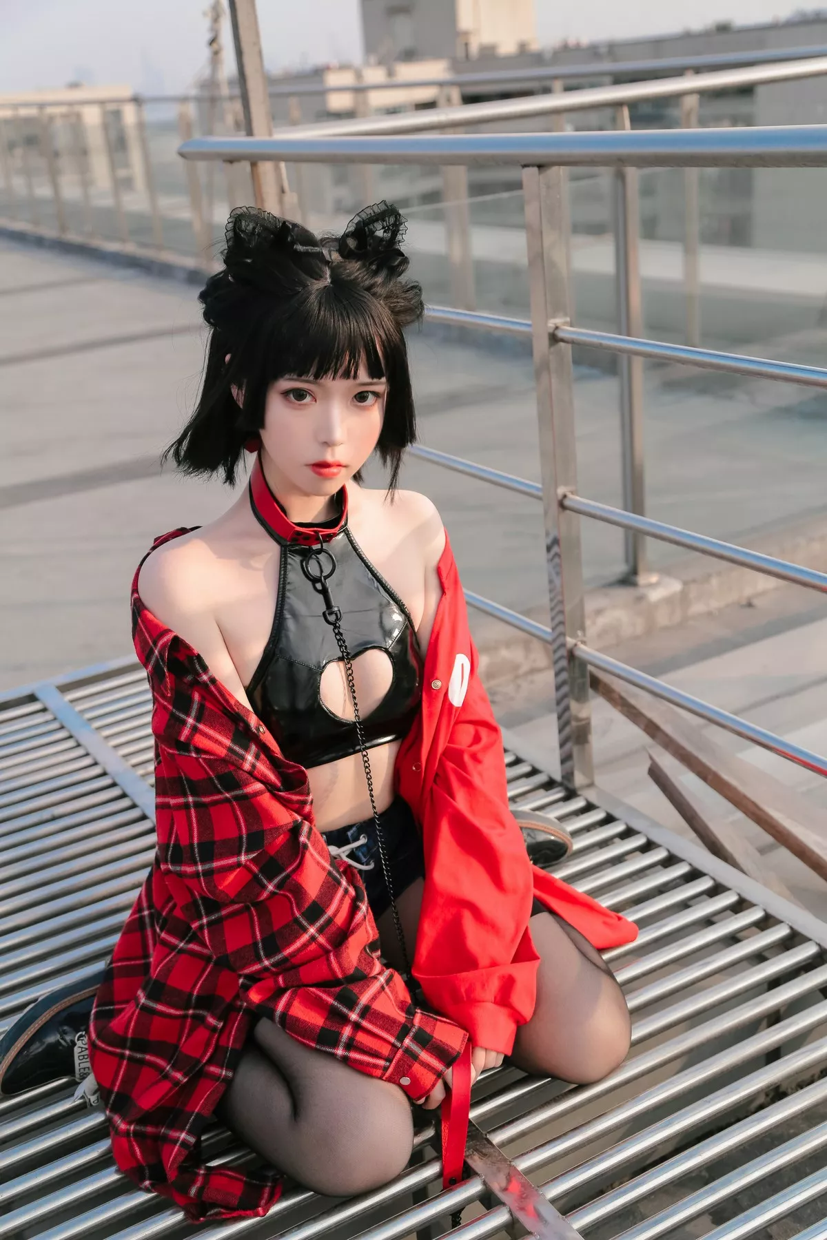 微博妹子Fushii_海堂猫猫头真爱版主题户外脱外套露牛仔短裤配蕾丝吊袜诱惑写真52P