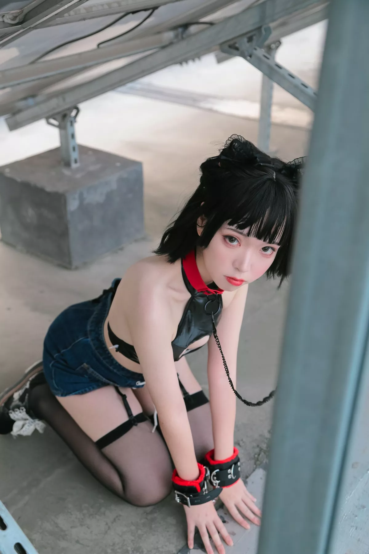微博妹子Fushii_海堂猫猫头真爱版主题户外脱外套露牛仔短裤配蕾丝吊袜诱惑写真52P