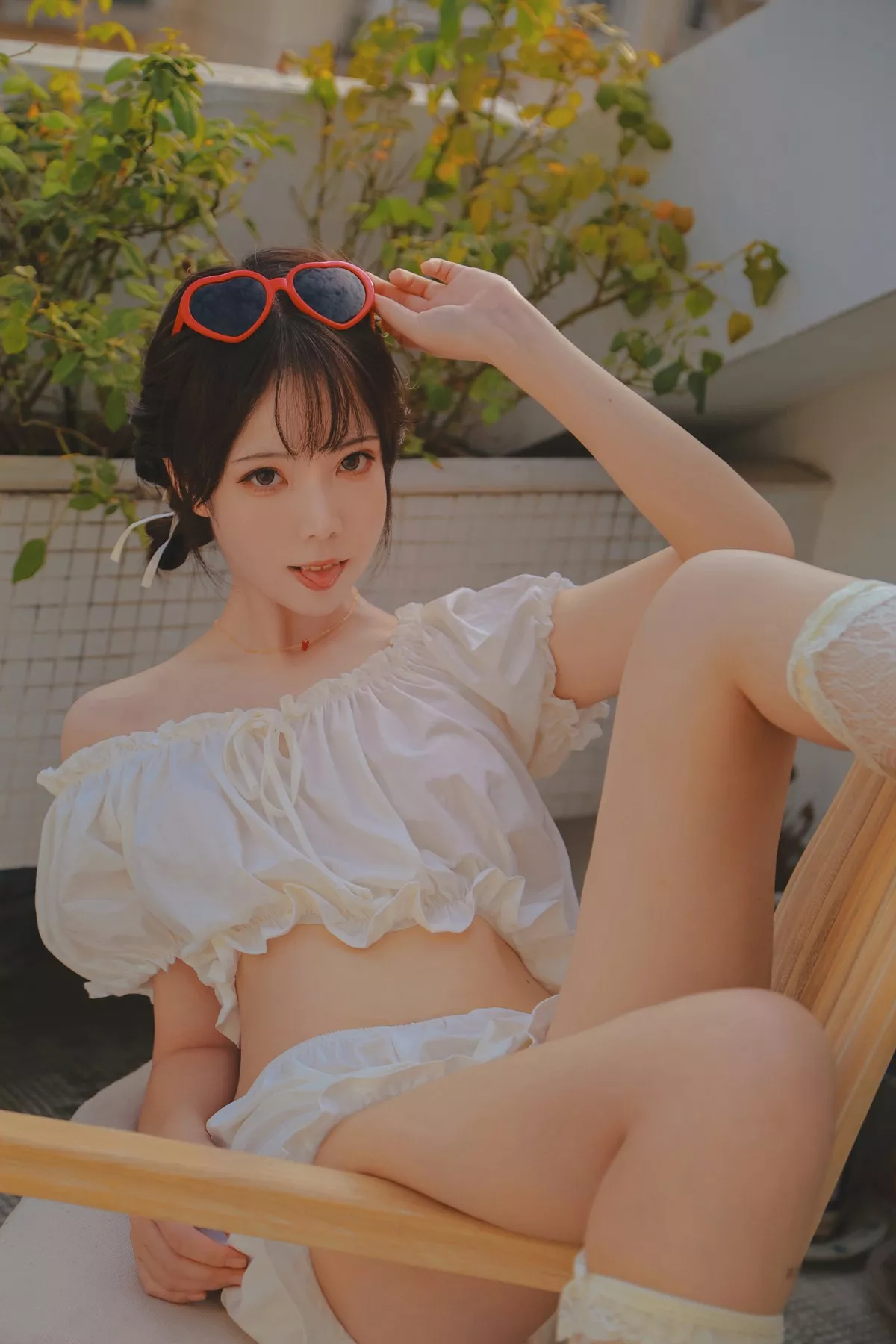 微博妹子Fushii_海堂洛丽塔主题户外阳台性感白色薄透睡衣秀完美身材诱惑写真40P