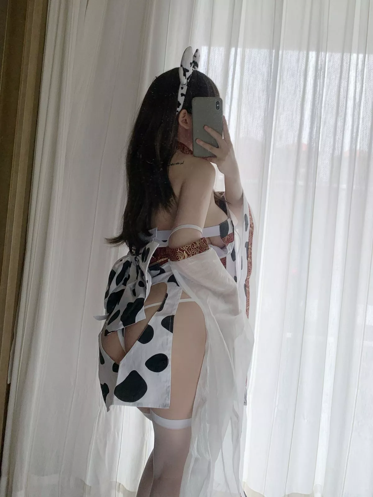 蜜桃少女是依酱呀牛牛和服主题私房脱性感和服露奶牛内衣秀丰满身材诱惑写真34P