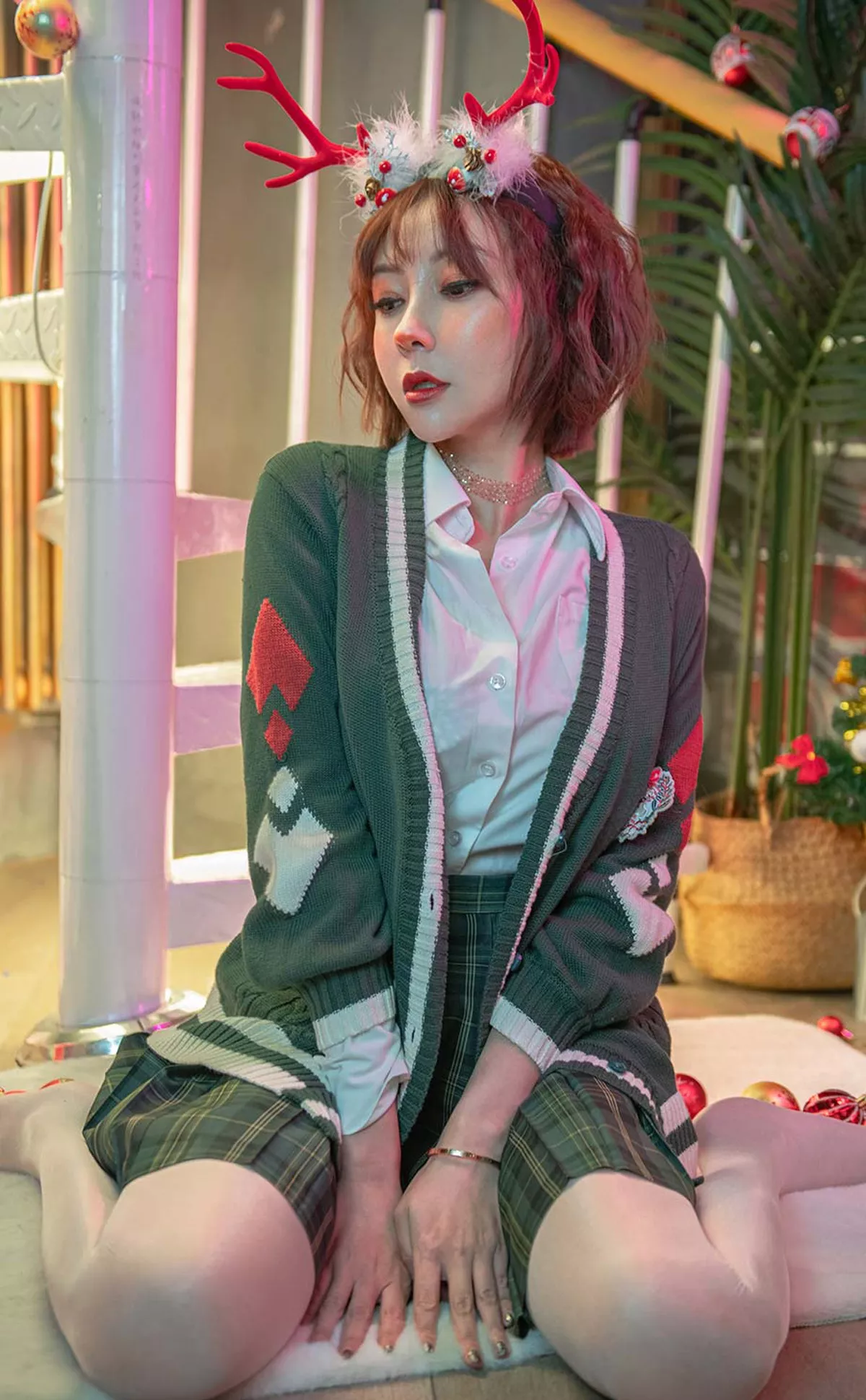 [Ugirls爱尤物]No.2243_模特果儿Victoria假日狂欢主题私房圣诞情趣服饰火辣诱惑写真35P