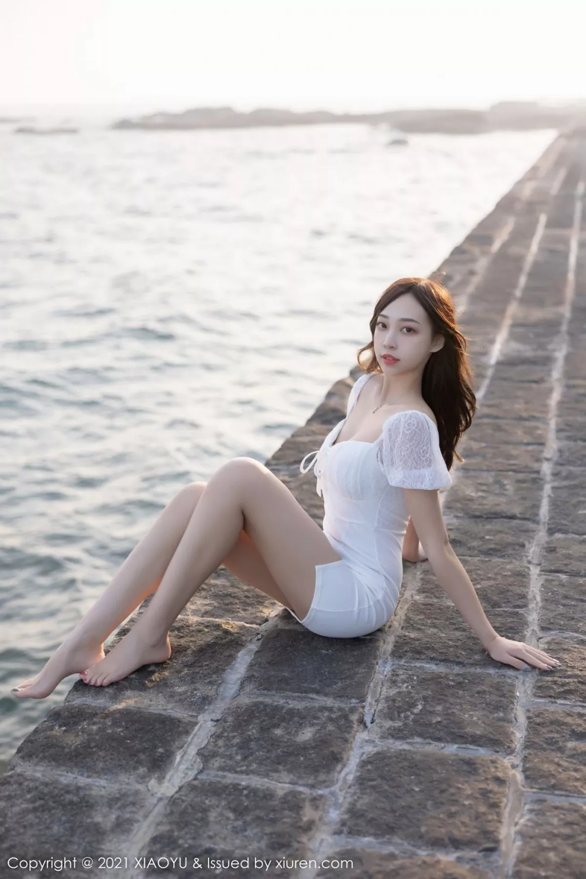 [XiaoYu画语界]Vol.681_模特郑颖姗Bev青岛旅拍私房浴室薄透白裙配白丝袜湿身诱惑写真77P