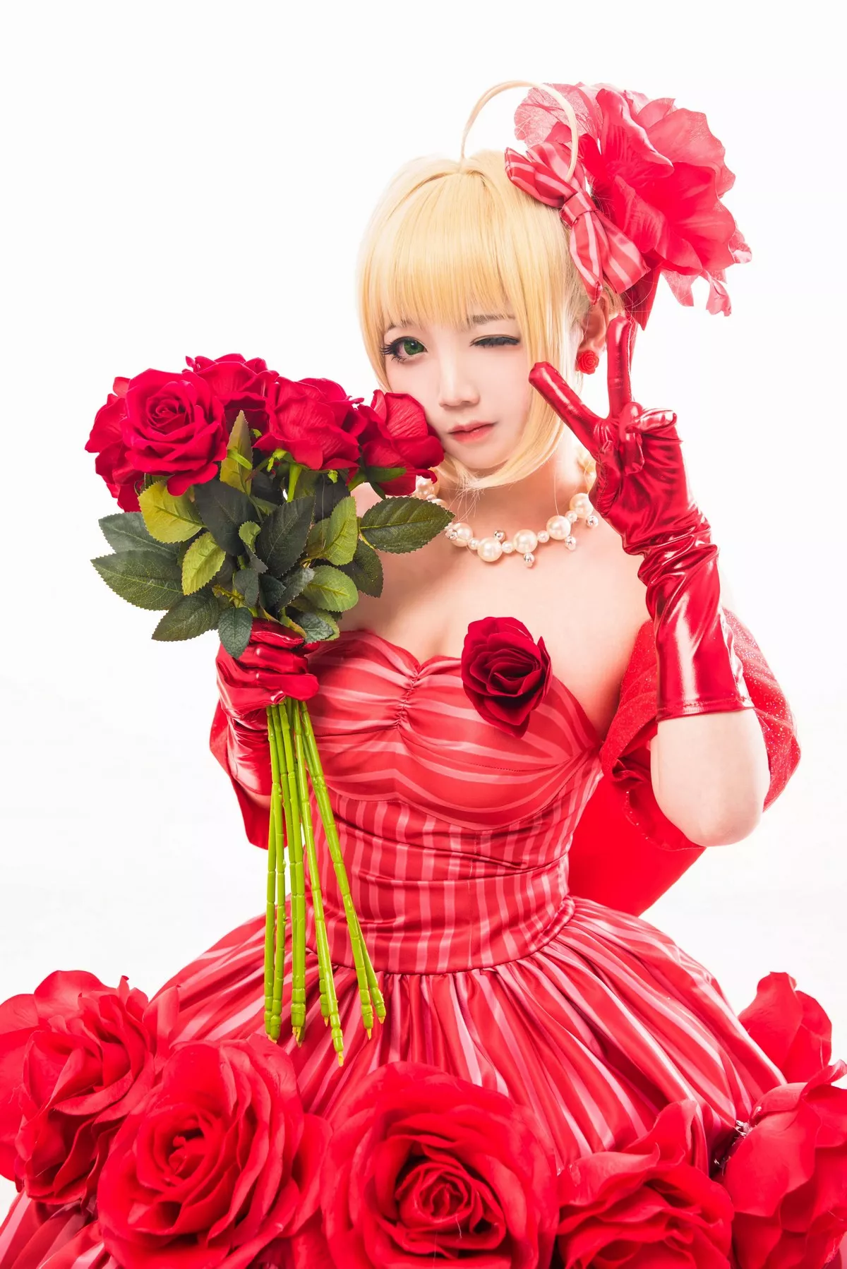 微博红人Coser楚楚子尼禄场照主题户外性感美女战士装扮低胸秀完美身材诱惑写真87P