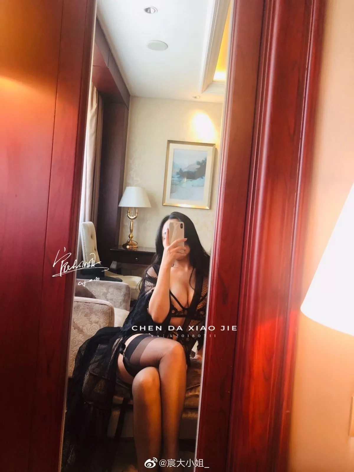 网络美女宸大小姐微信朋友圈精选私房性感丝袜系列秀翘臀美腿迷人诱惑写真75P