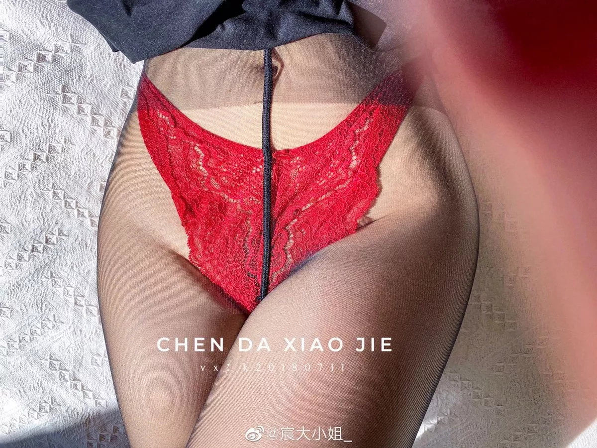 网络美女宸大小姐微信朋友圈精选私房性感丝袜系列秀翘臀美腿迷人诱惑写真75P