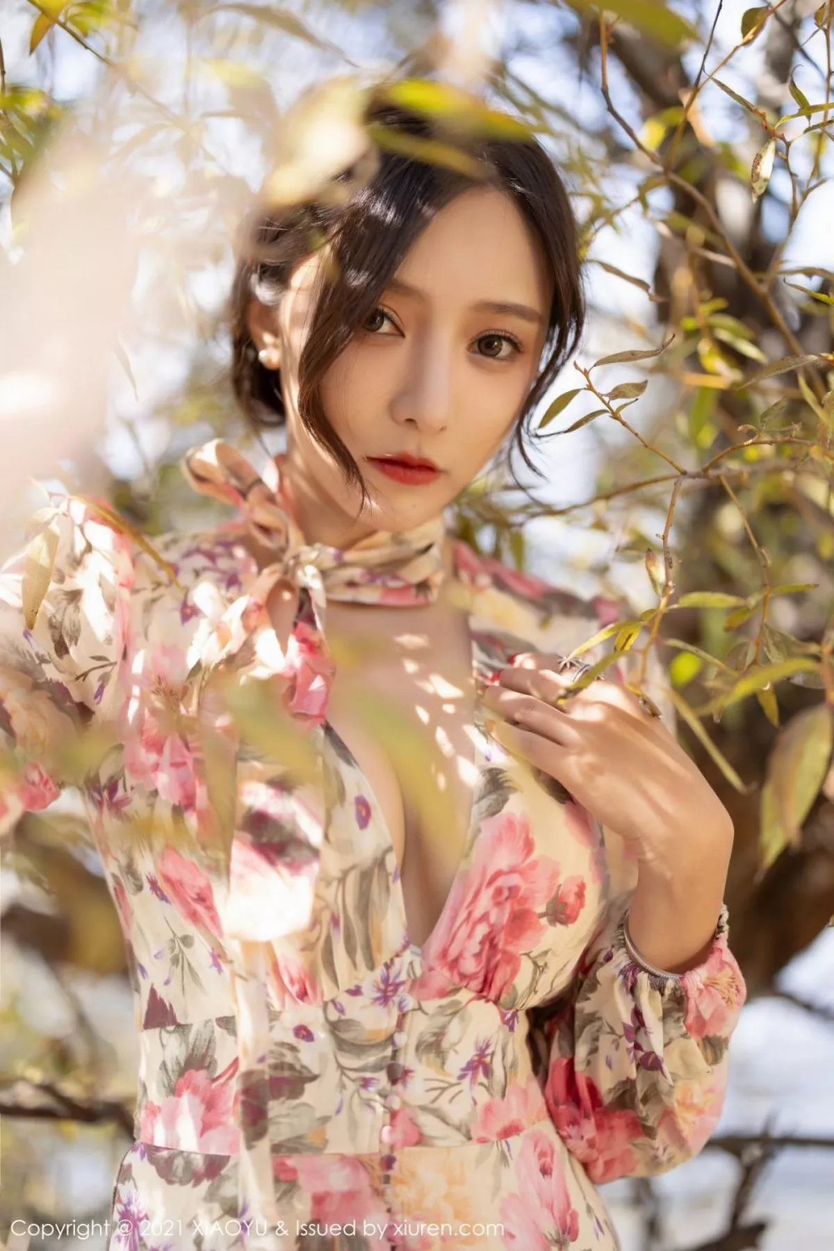 [XiaoYu画语界]Vol.682_女神王馨瑶yanni云南心愿旅拍脱花样长裙露精致内衣诱惑写真75P