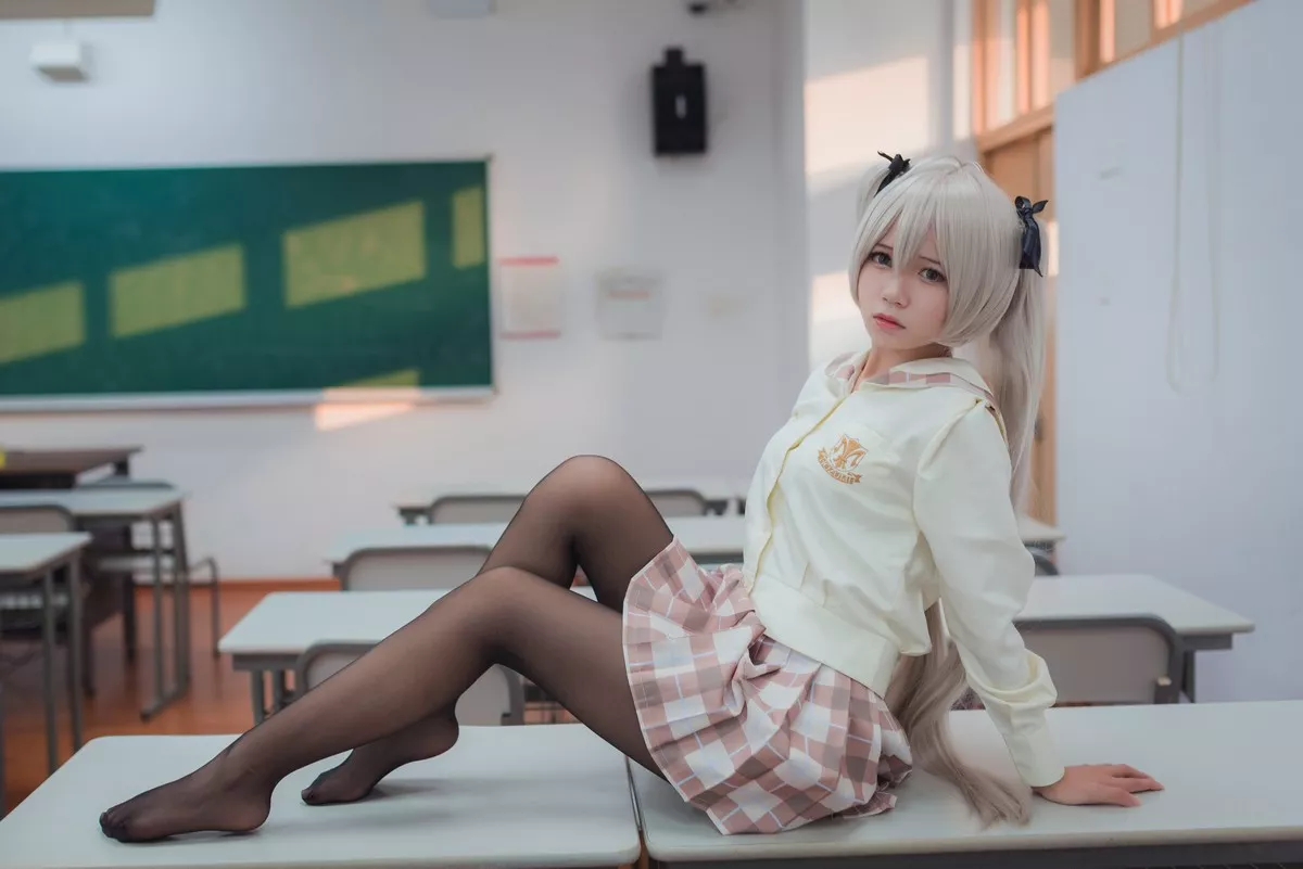 网红coser白金Saki春日野穹系列主题私房性感兔女郎配黑丝裤袜秀美腿诱惑写真32P