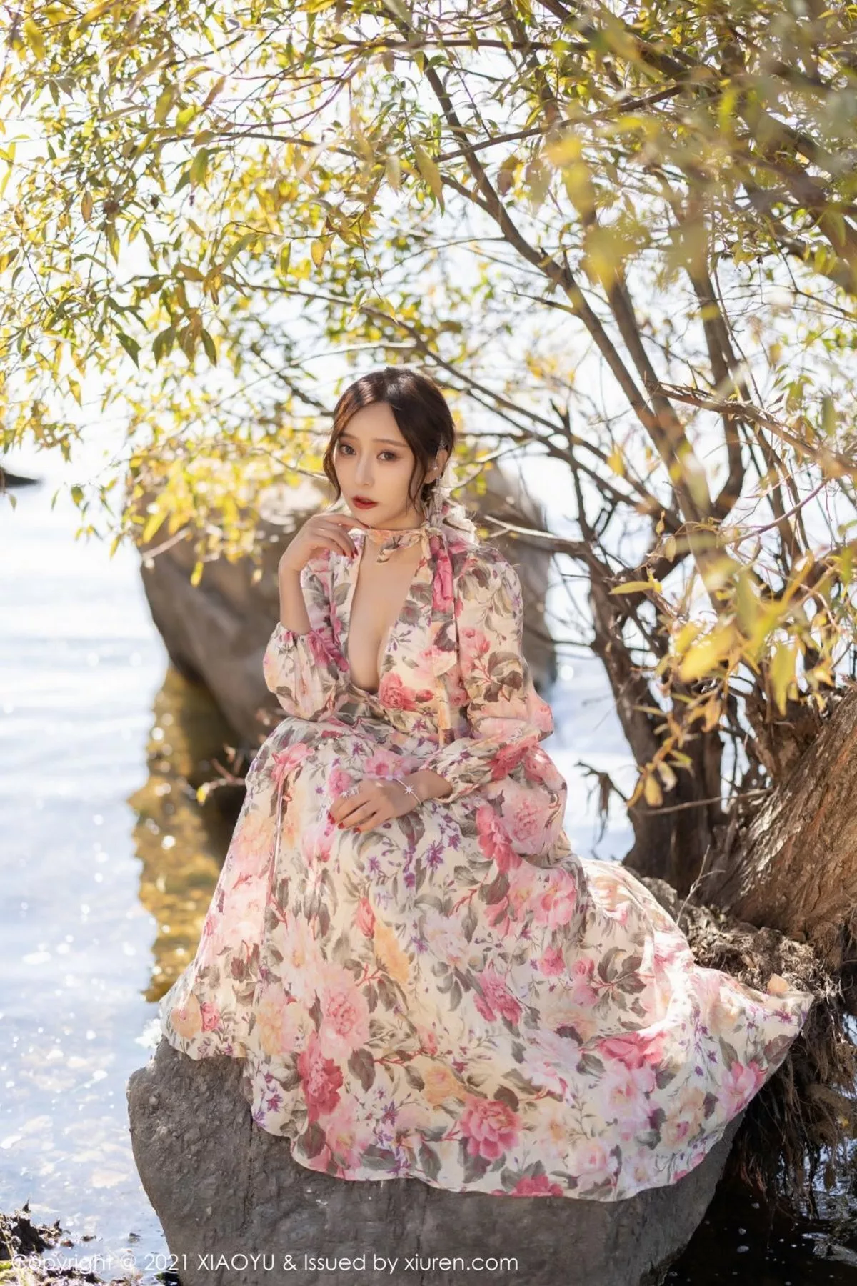 [XiaoYu画语界]Vol.682_女神王馨瑶yanni云南心愿旅拍脱花样长裙露精致内衣诱惑写真75P
