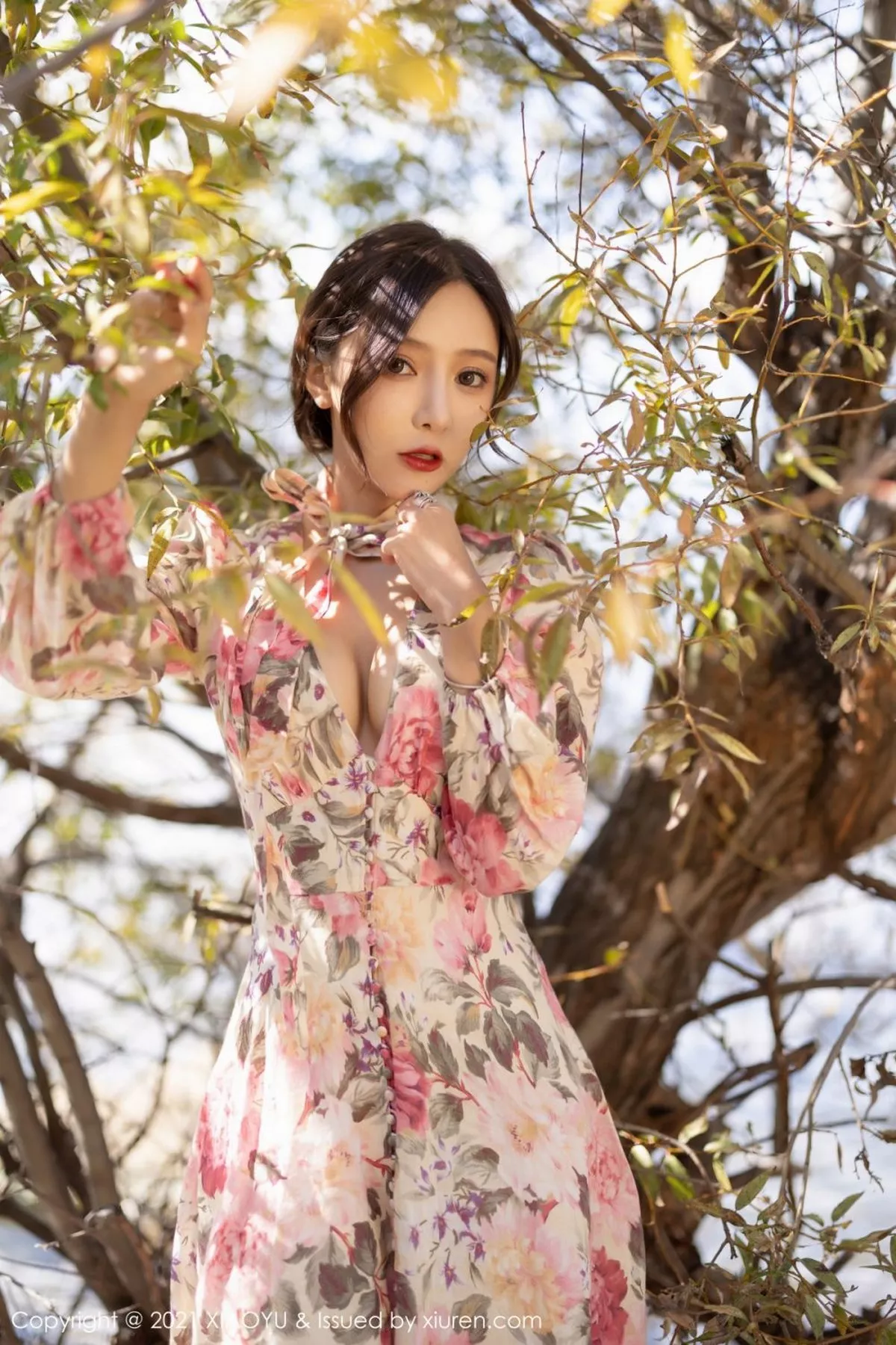 [XiaoYu画语界]Vol.682_女神王馨瑶yanni云南心愿旅拍脱花样长裙露精致内衣诱惑写真75P
