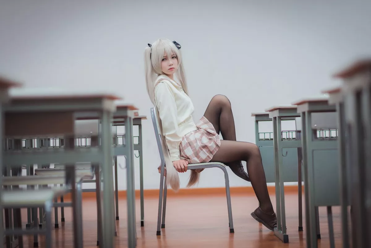 网红coser白金Saki春日野穹系列主题私房性感兔女郎配黑丝裤袜秀美腿诱惑写真32P