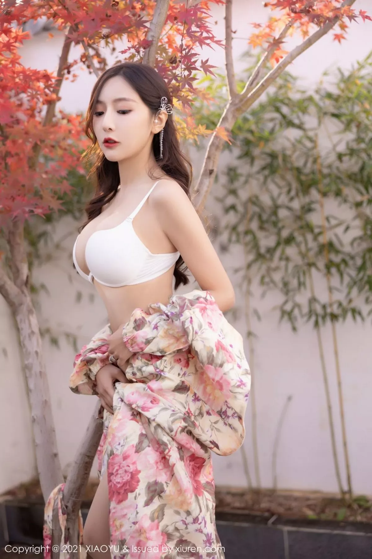 [XiaoYu画语界]Vol.682_女神王馨瑶yanni云南心愿旅拍脱花样长裙露精致内衣诱惑写真75P