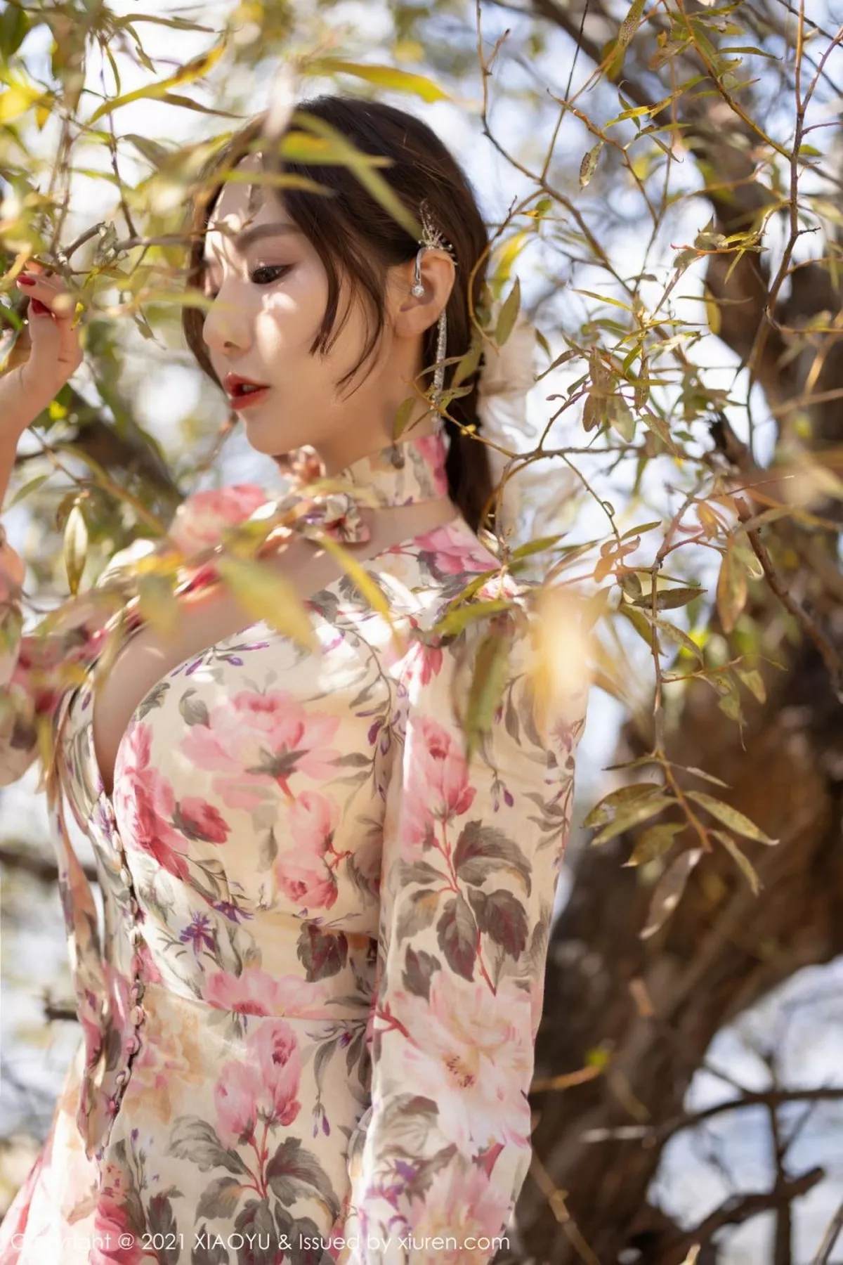 [XiaoYu画语界]Vol.682_女神王馨瑶yanni云南心愿旅拍脱花样长裙露精致内衣诱惑写真75P