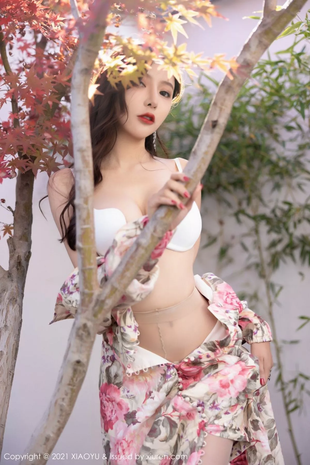 [XiaoYu画语界]Vol.682_女神王馨瑶yanni云南心愿旅拍脱花样长裙露精致内衣诱惑写真75P