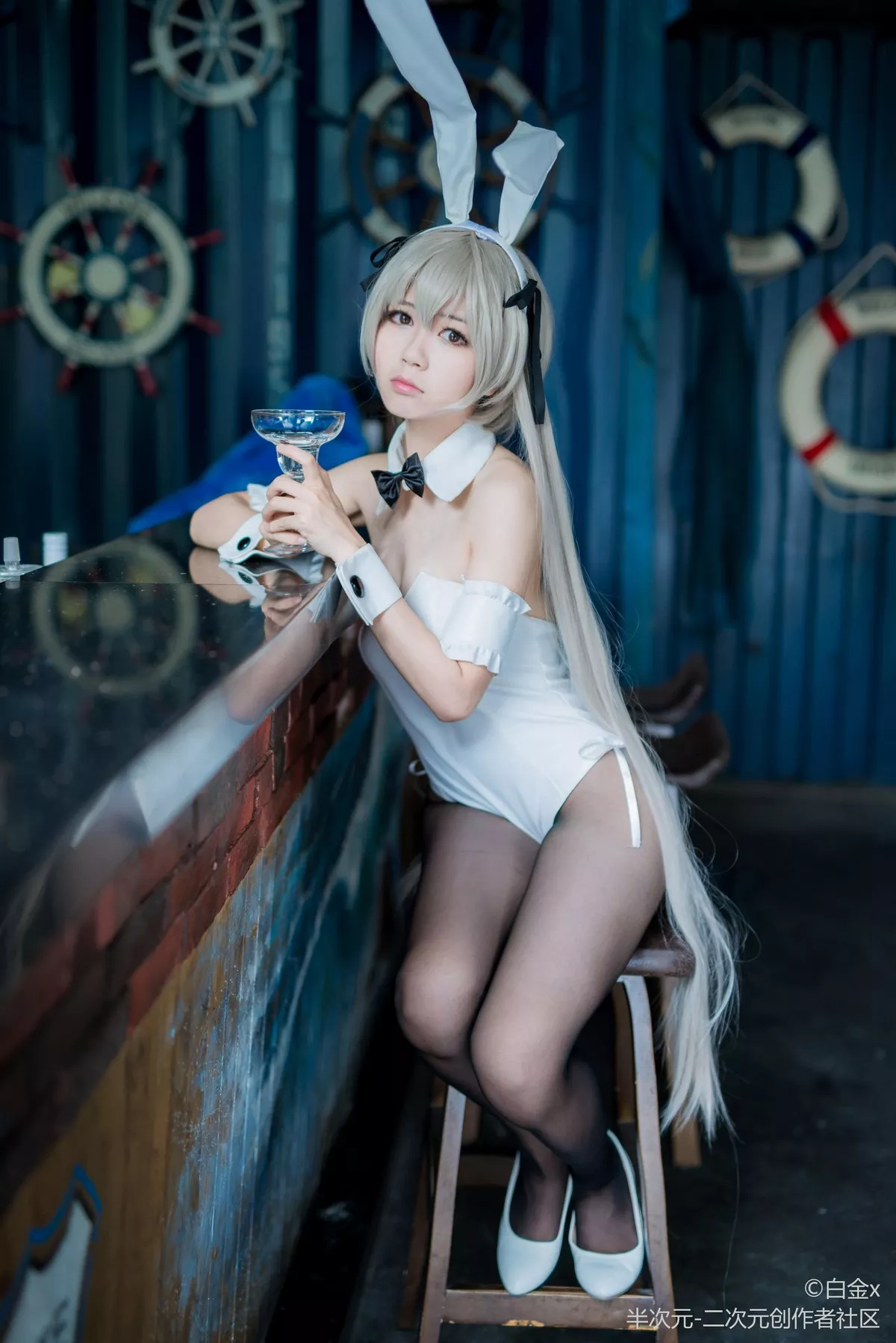 网红coser白金Saki春日野穹系列主题私房性感兔女郎配黑丝裤袜秀美腿诱惑写真32P