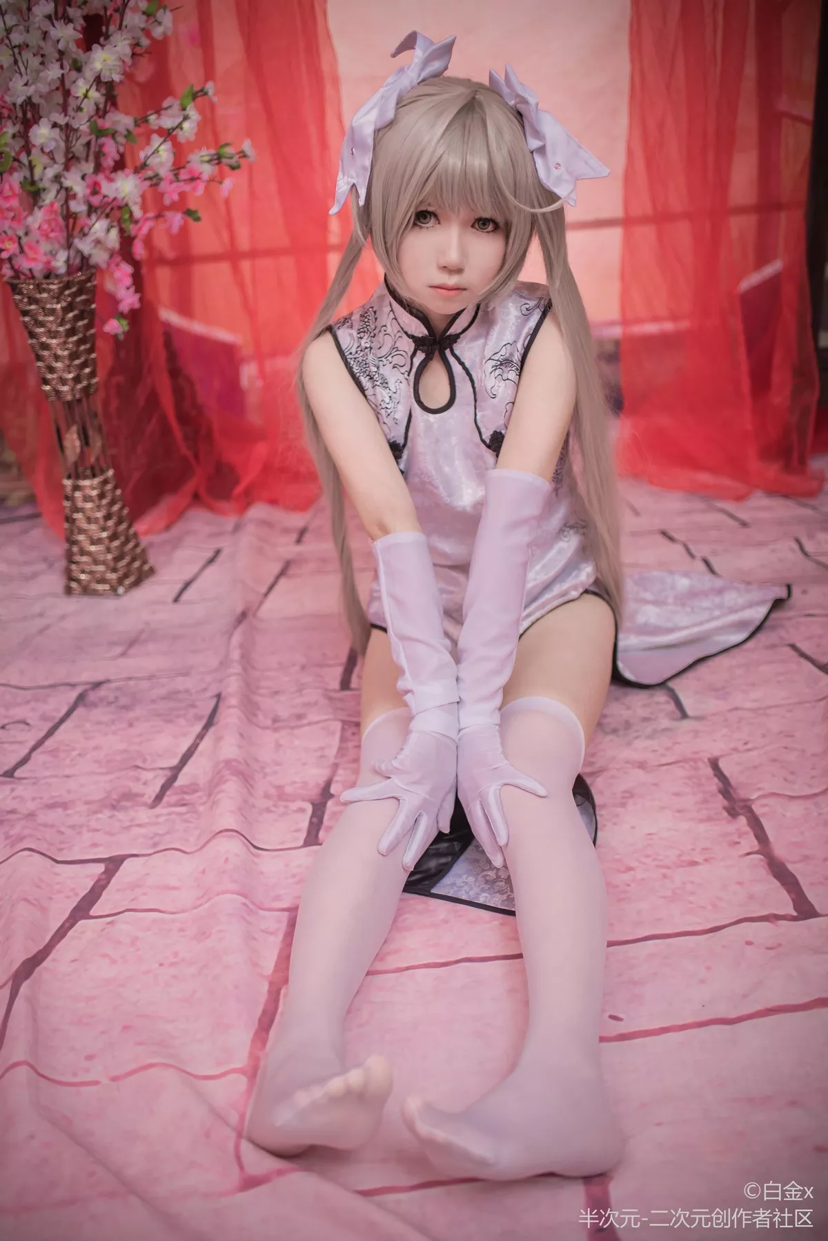 网红coser白金Saki春日野穹系列主题私房性感兔女郎配黑丝裤袜秀美腿诱惑写真32P
